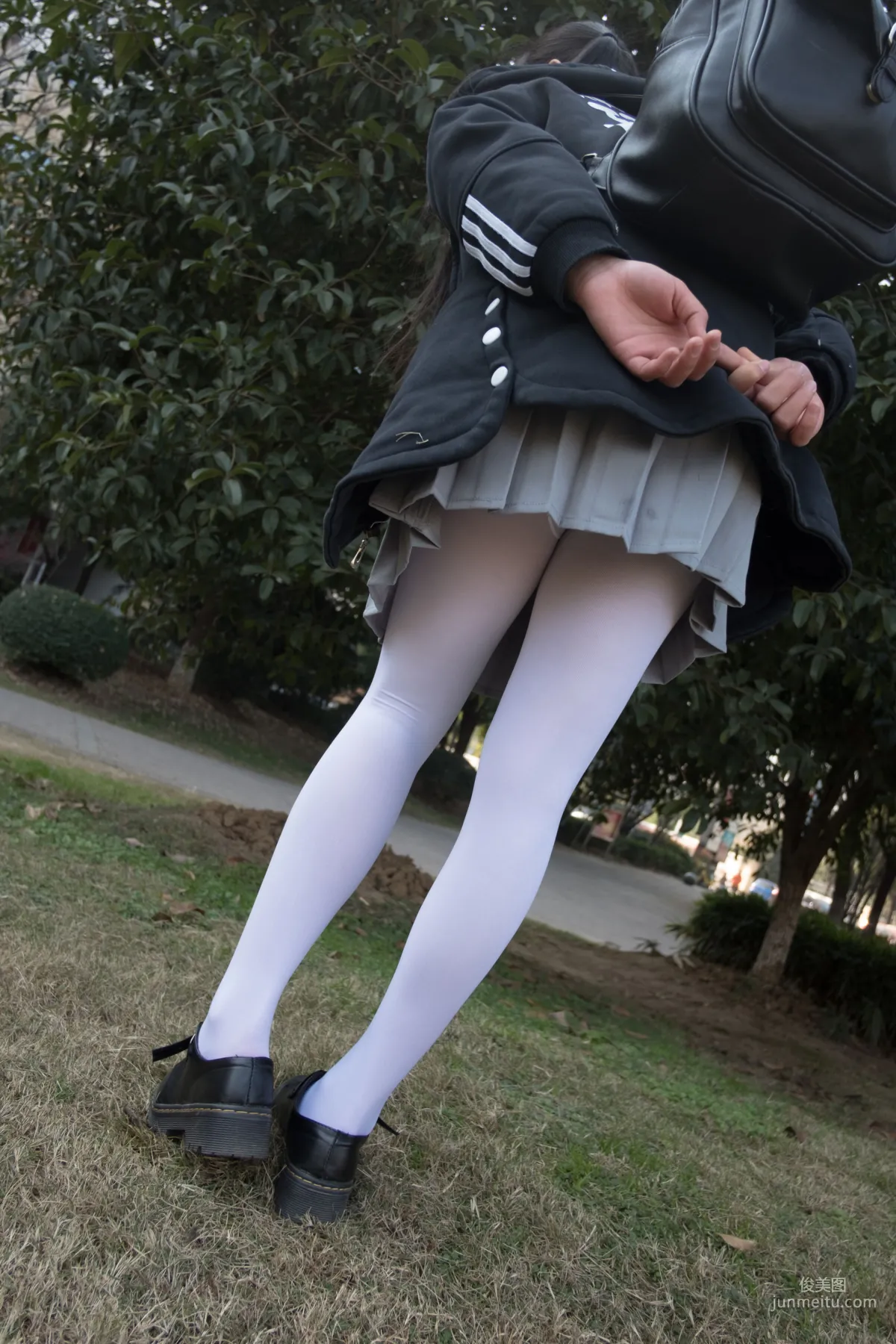 户外白丝萝莉丝足秀 [森萝财团] [BETA-012] 写真集4