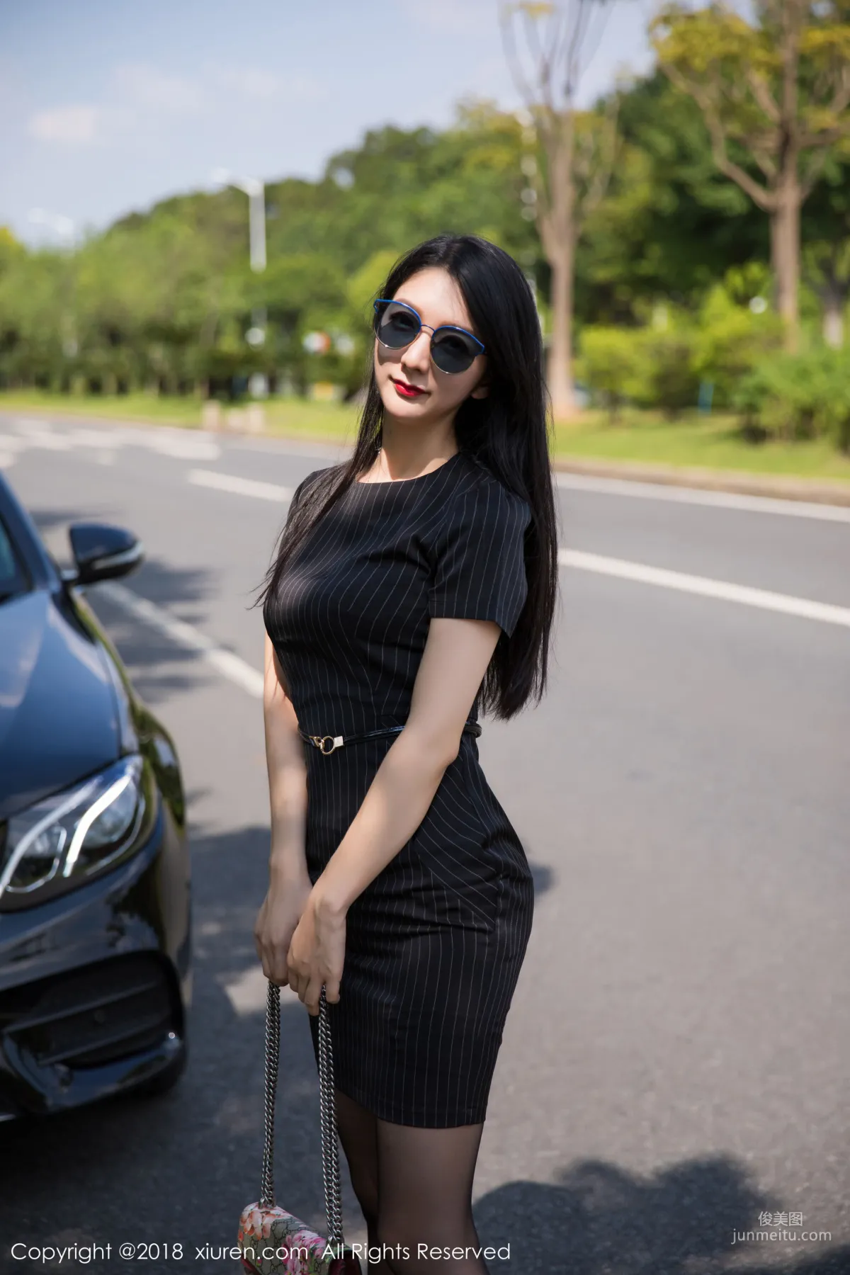 Angela Likes Cats, Beautiful Woman with Luxury Car in Black Stockings and Beautiful Legs [XiuRen] No.1262 photo 6