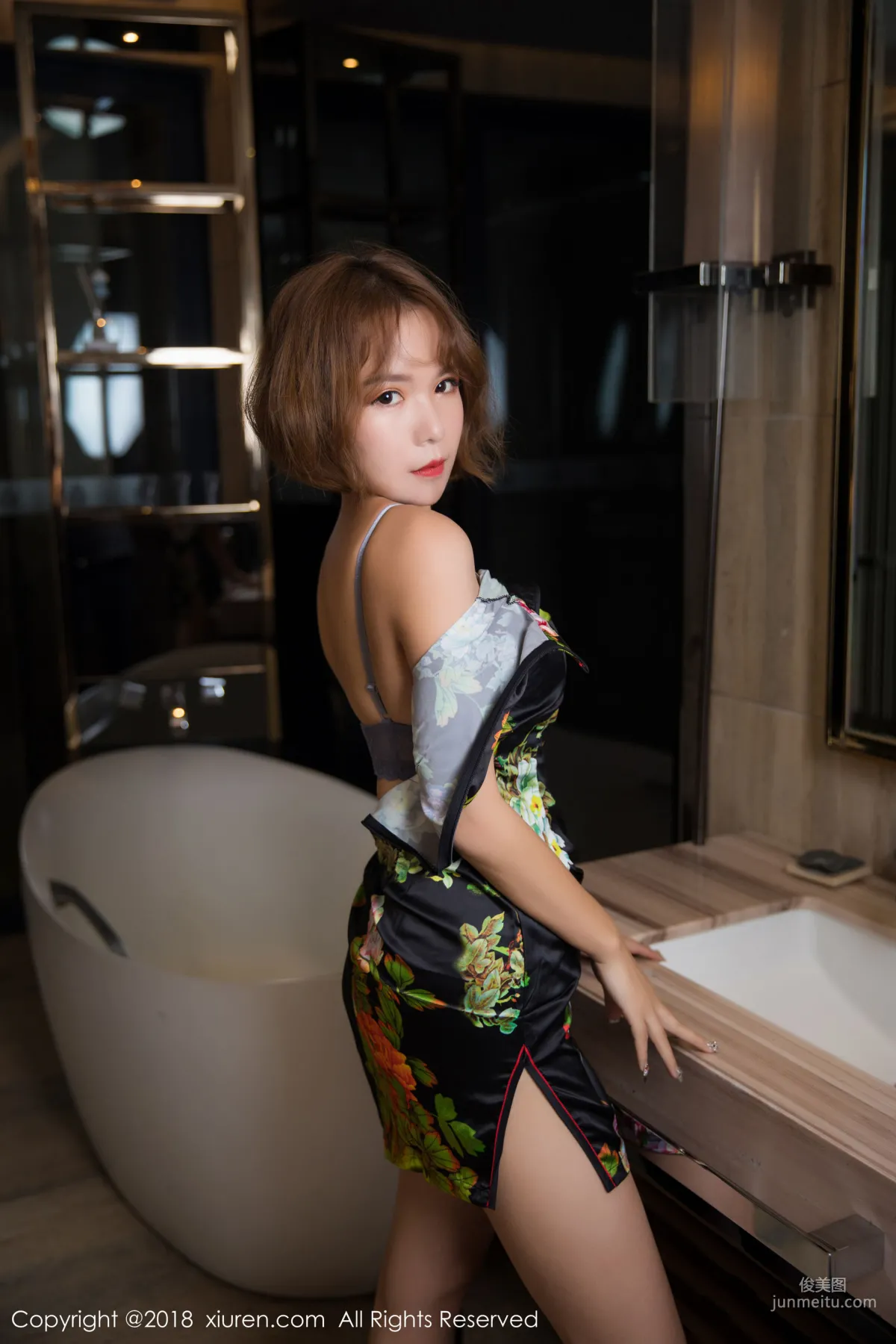 Model Ya Wen, Classical Qipao and Tempting Black Stockings [XiuRen] No.1264 Photo Set photo 16