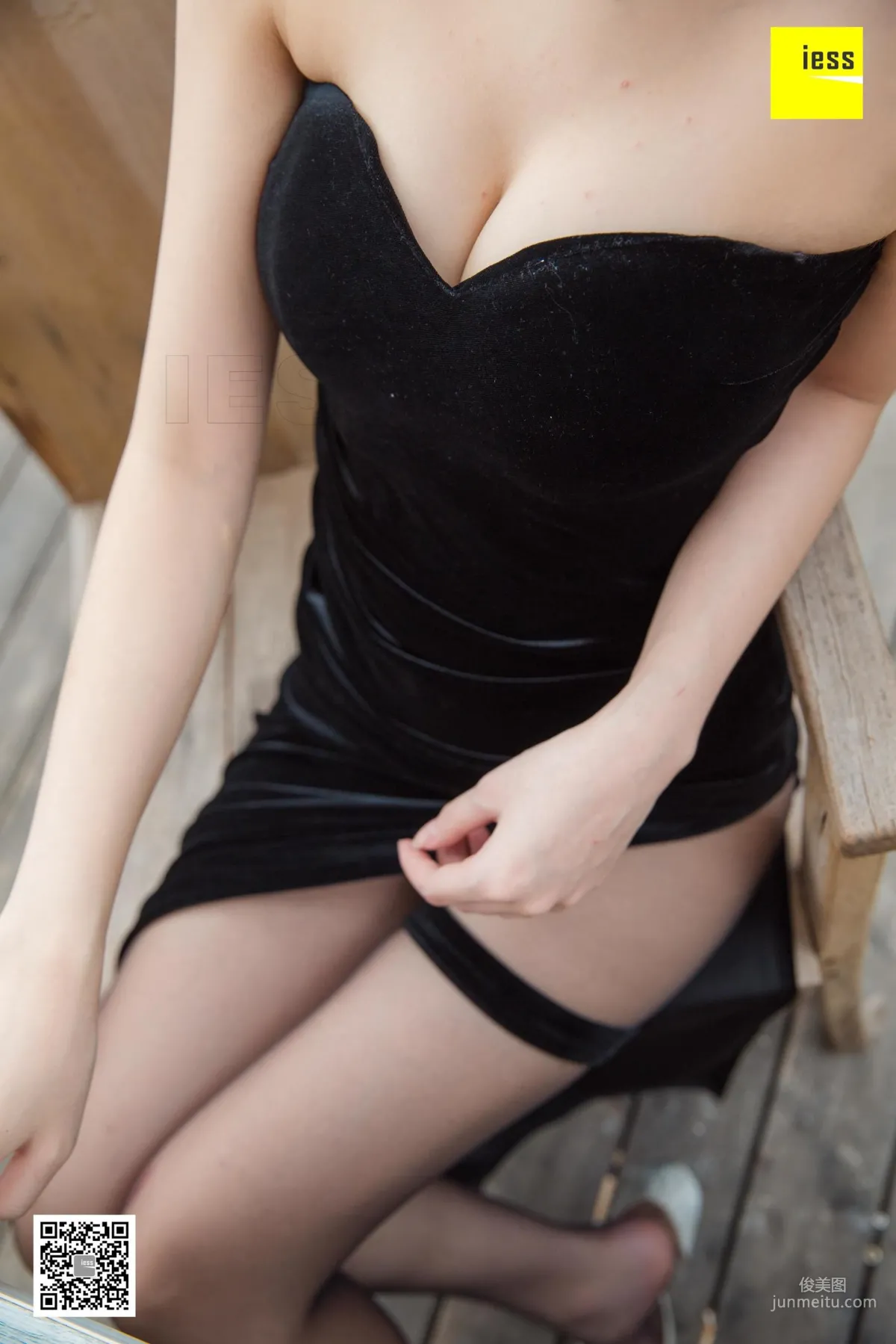 Model Yun Zhi, Beautiful Yun Zhi Online New Year Greetings [IESS] Stockings and Legs Photo Set photo 15