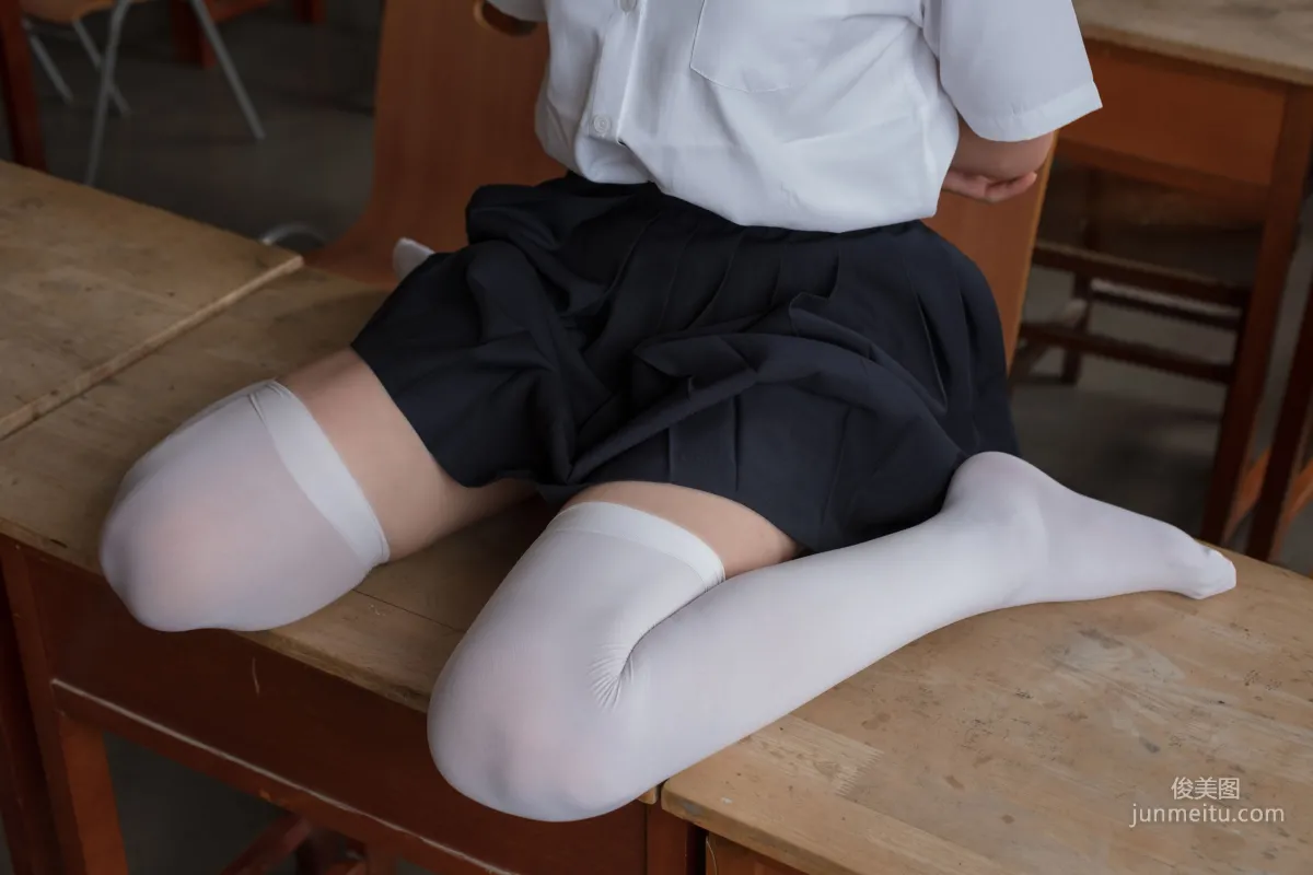 教室裡的JK白絲少女 [森蘿财團] [BETA-022] 寫真集 33