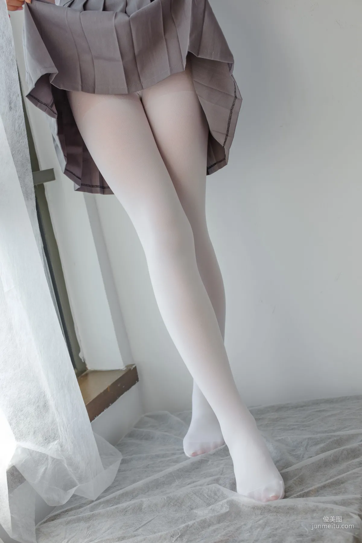 玩手机的白丝少女 [森萝财团] [BETA-029] 写真集87
