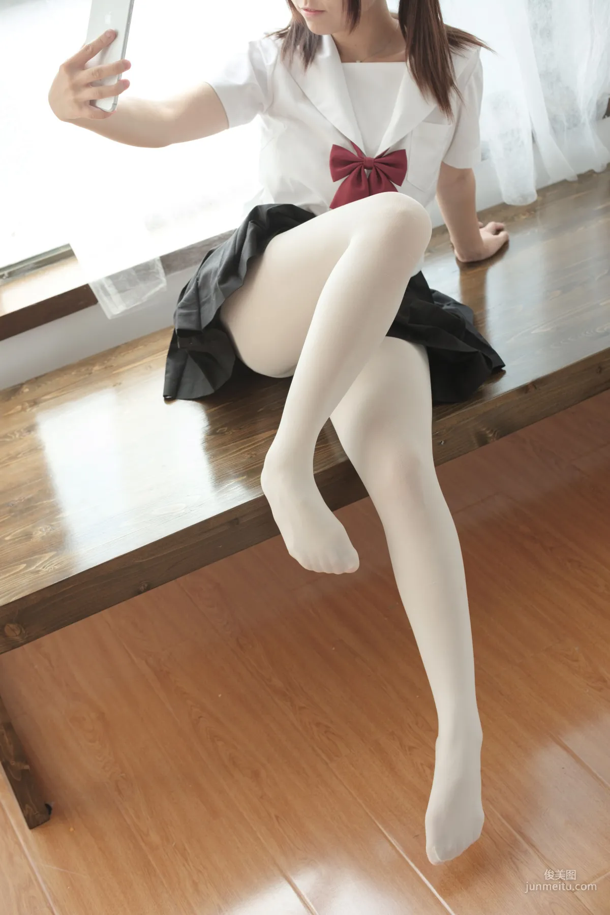 白丝美足学生装萝莉 [森萝财团] [BETA-028] 写真集36