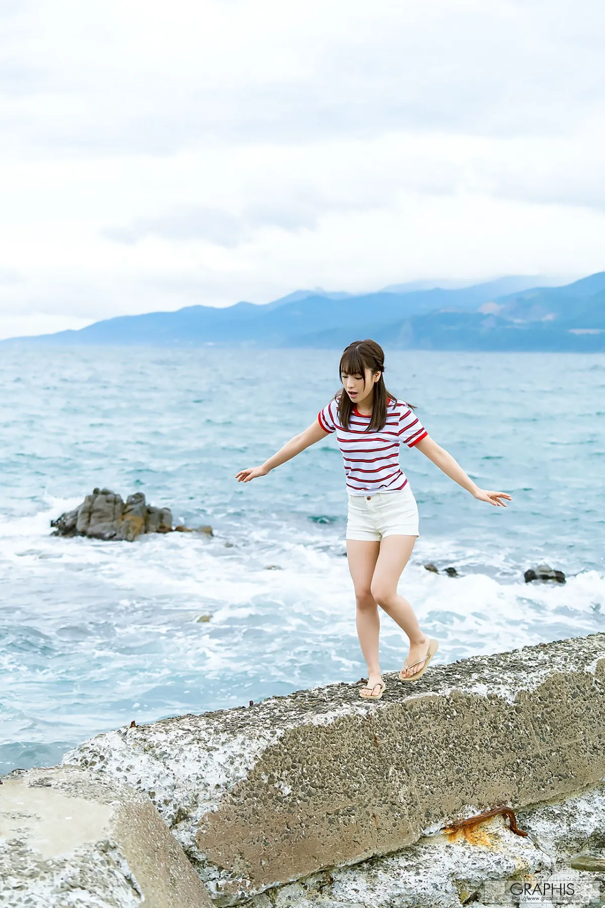 Kana Momonogi, Sign, [Graphis] WINTER SPECIAL 2018 Photo Set photo 10