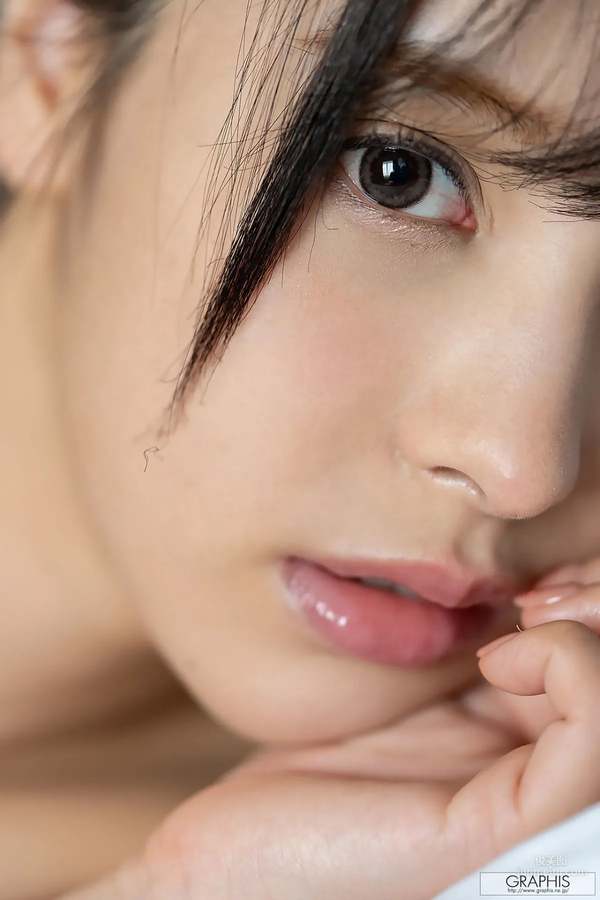 Kana Momonogi, Sign, [Graphis] WINTER SPECIAL 2018 Photo Set photo 2
