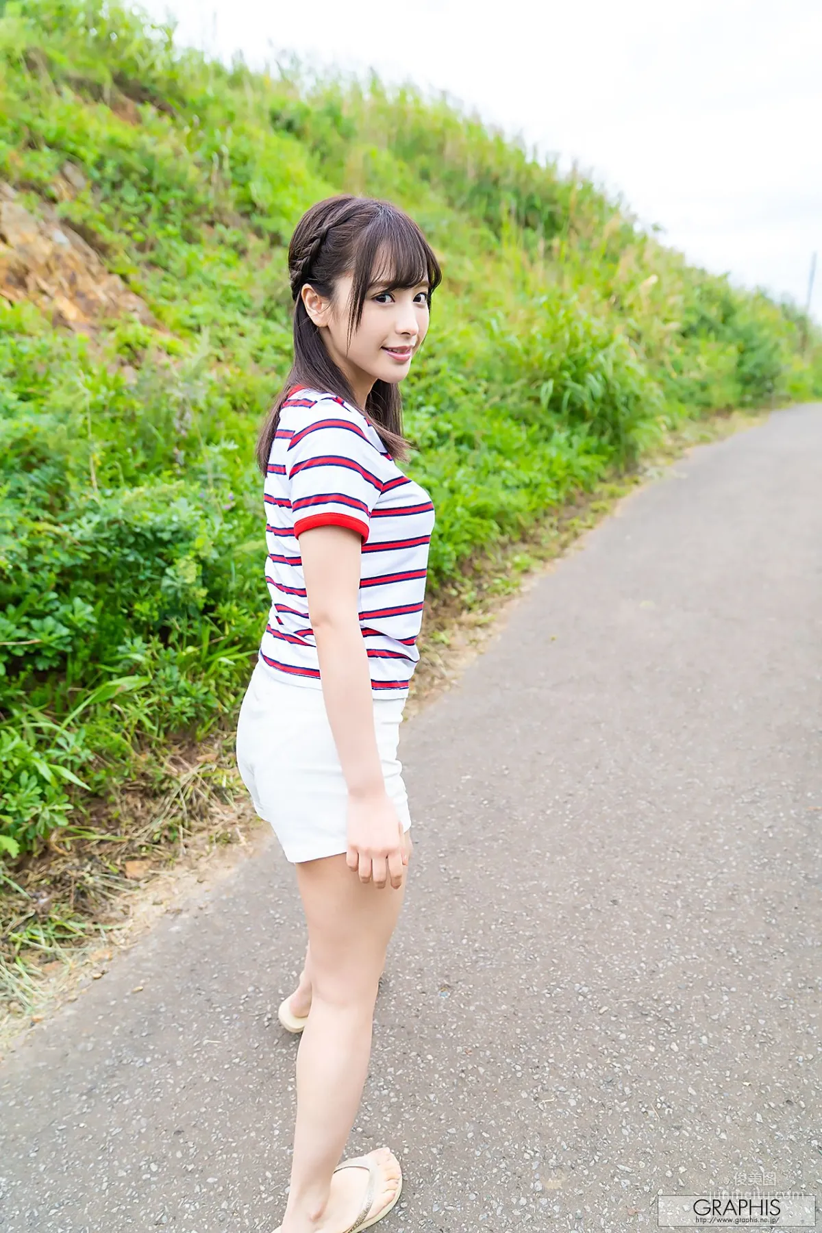 Kana Momonogi, Sign, [Graphis] WINTER SPECIAL 2018 Photo Set photo 8