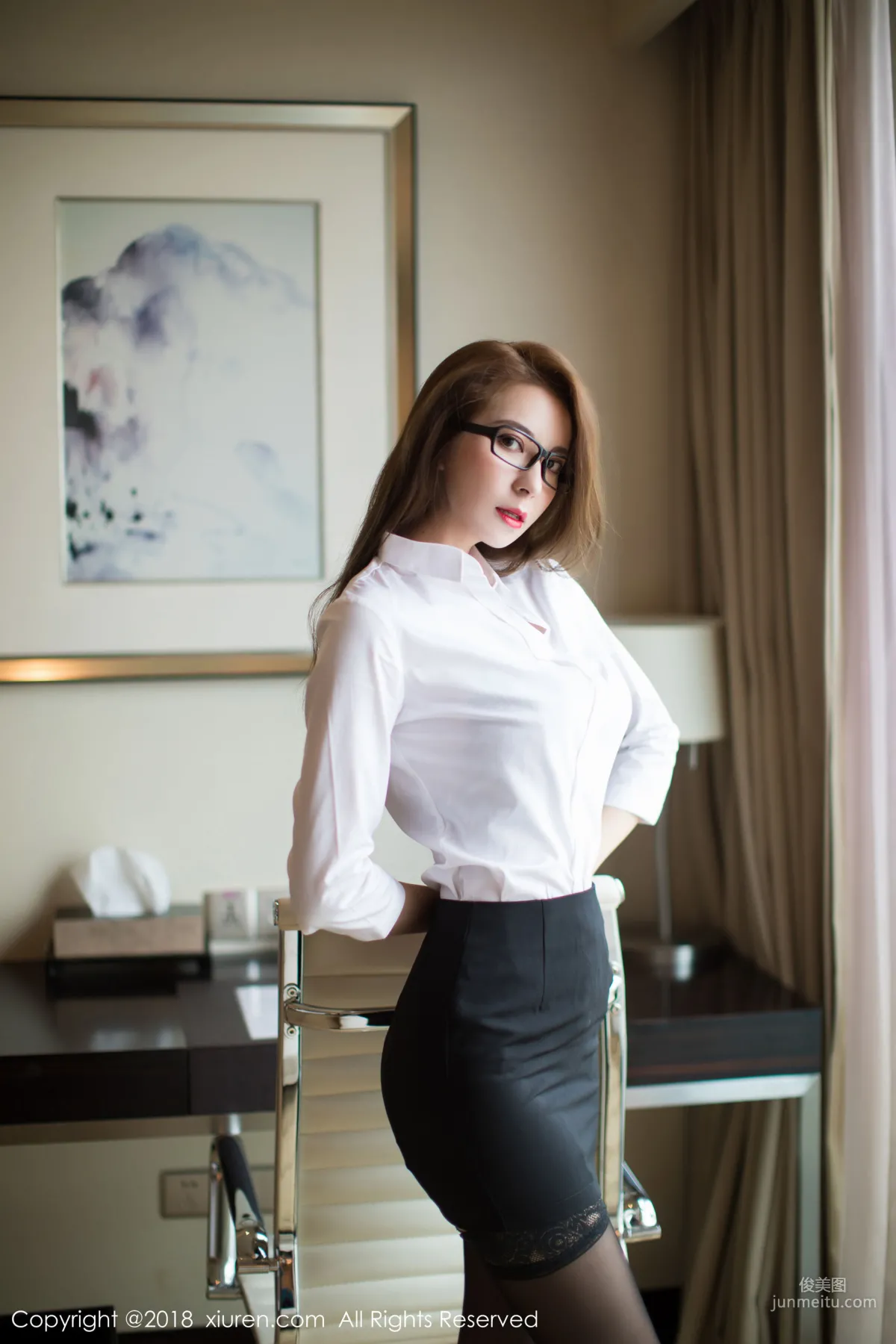 Chen Liangling carry "White Shirt Black Stockings Beautiful Legs OL Secretary Theme" [XiuRen] No.1290 Photo Set photo 12