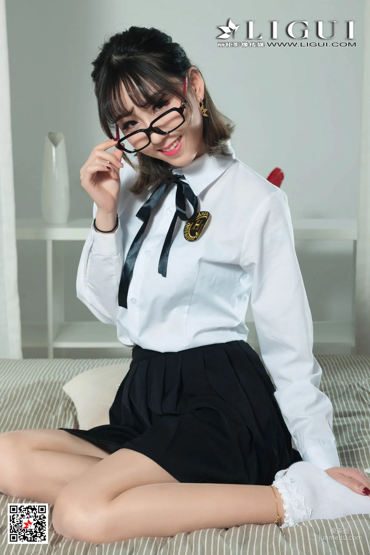 鱼妹《短筒袜玉足》[丽柜Ligui] 网络丽人 写真集7