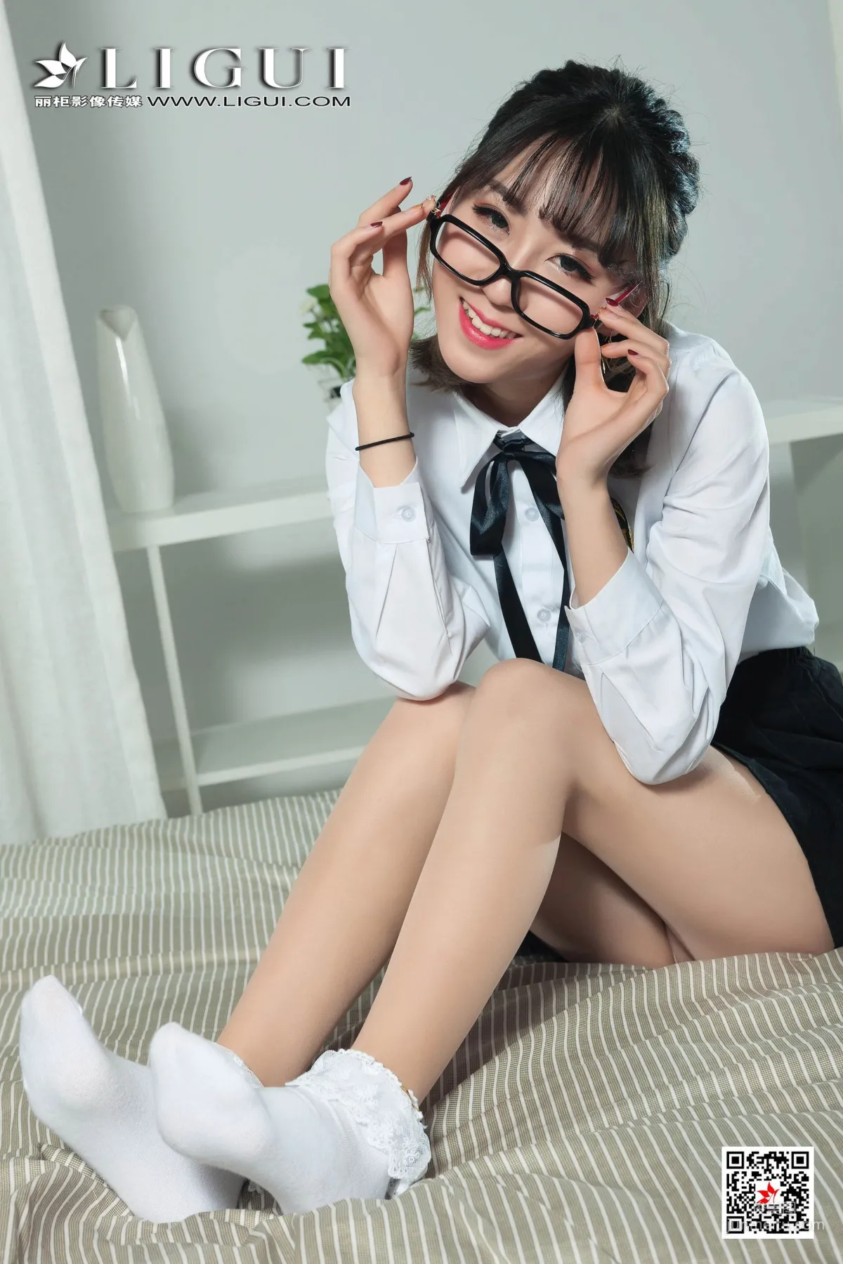 鱼妹《短筒袜玉足》[丽柜Ligui] 网络丽人 写真集15