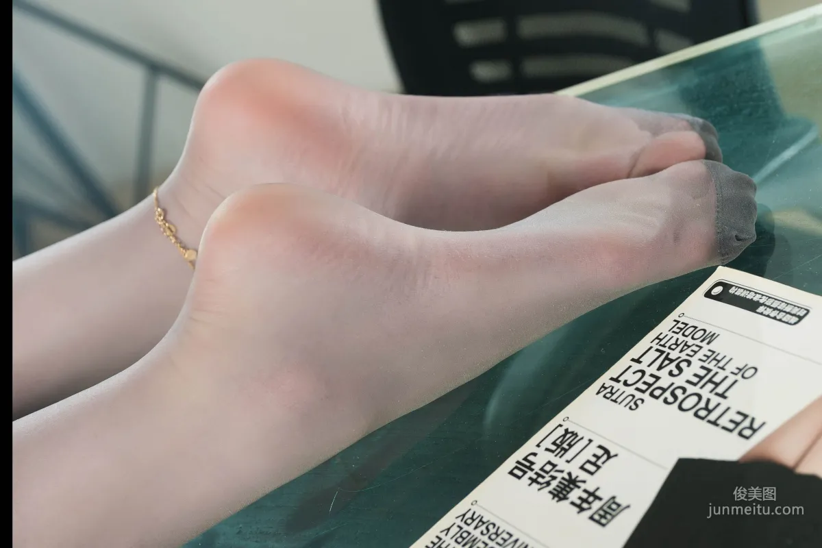 腿模思航《灰丝OL女郎》 [丽柜Ligui] 网络丽人 写真集69