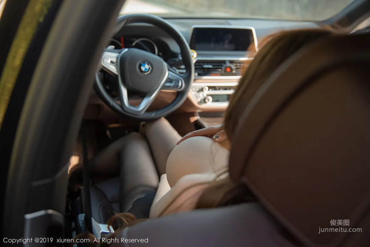 Egg Younisi, Car Shoot Girl [XiuRen] No.1309 Photo Set photo 15