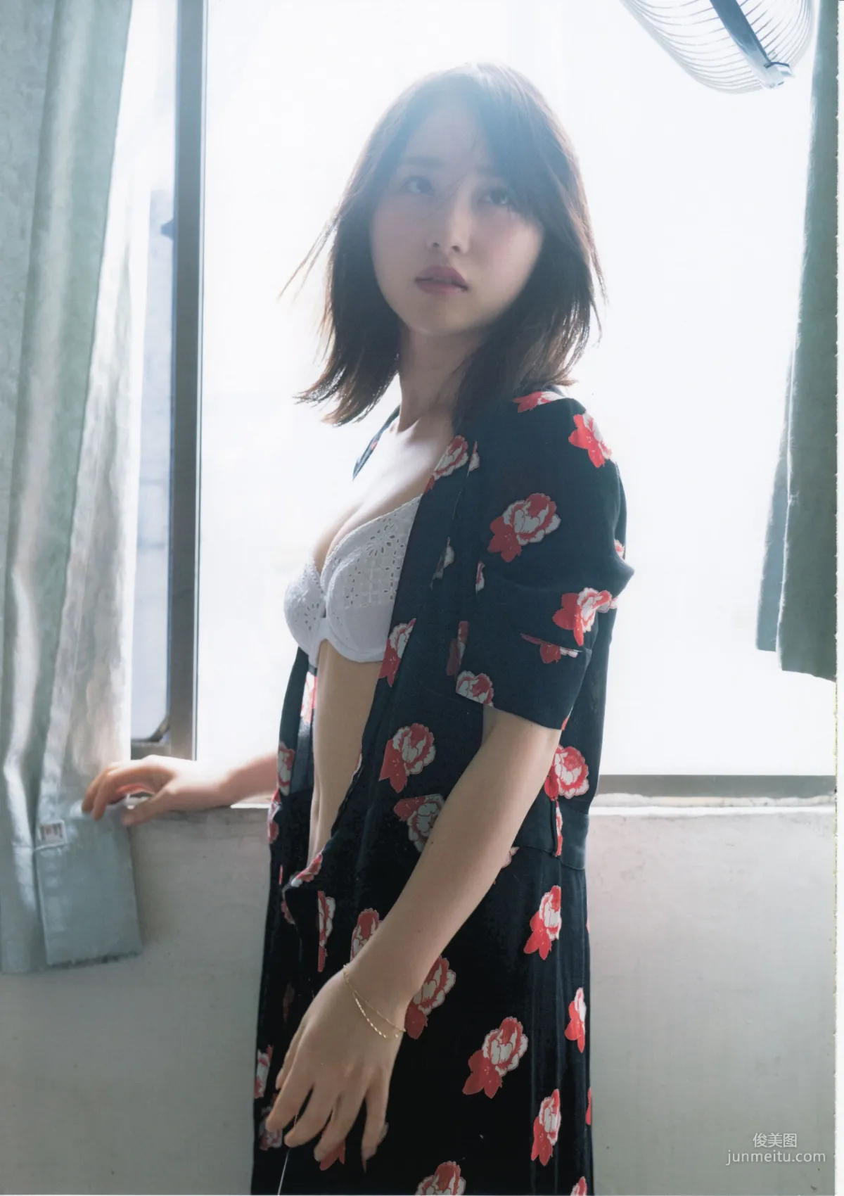 高橋朱里 《曖昧な自分》 写真集23