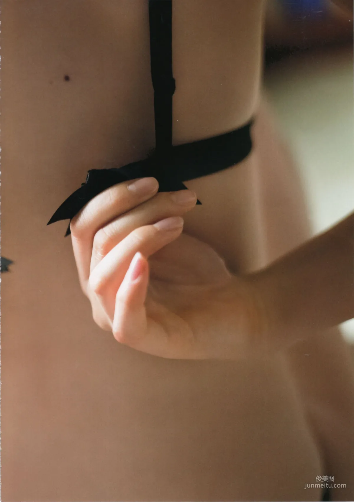 高橋朱里 《曖昧な自分》 写真集3
