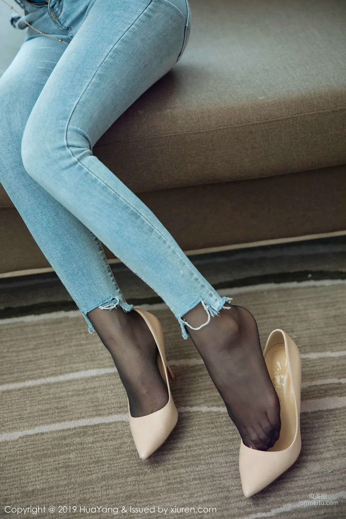 Zhou Yuxi Sandy S-Curve Under Denim Lingerie [HuaYang] Vol.110 Photo Set photo 6