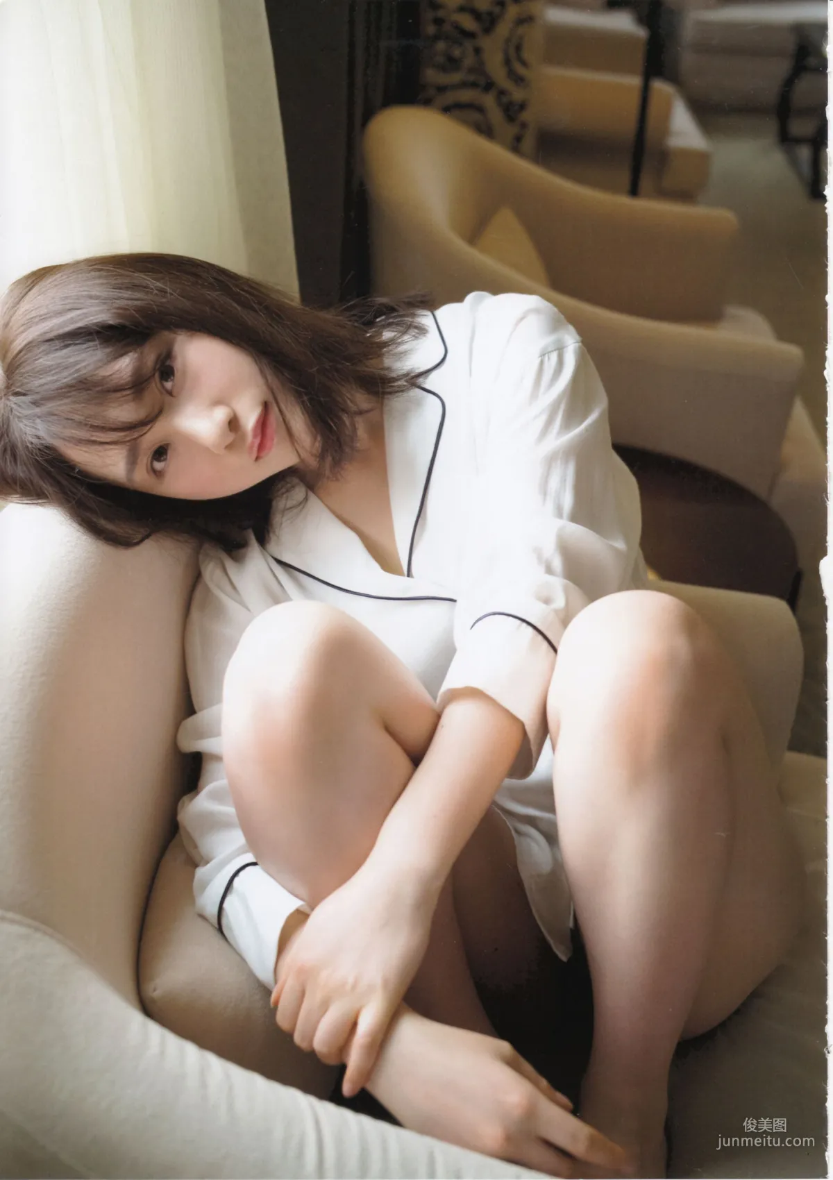 高橋朱里 《曖昧な自分》 写真集15