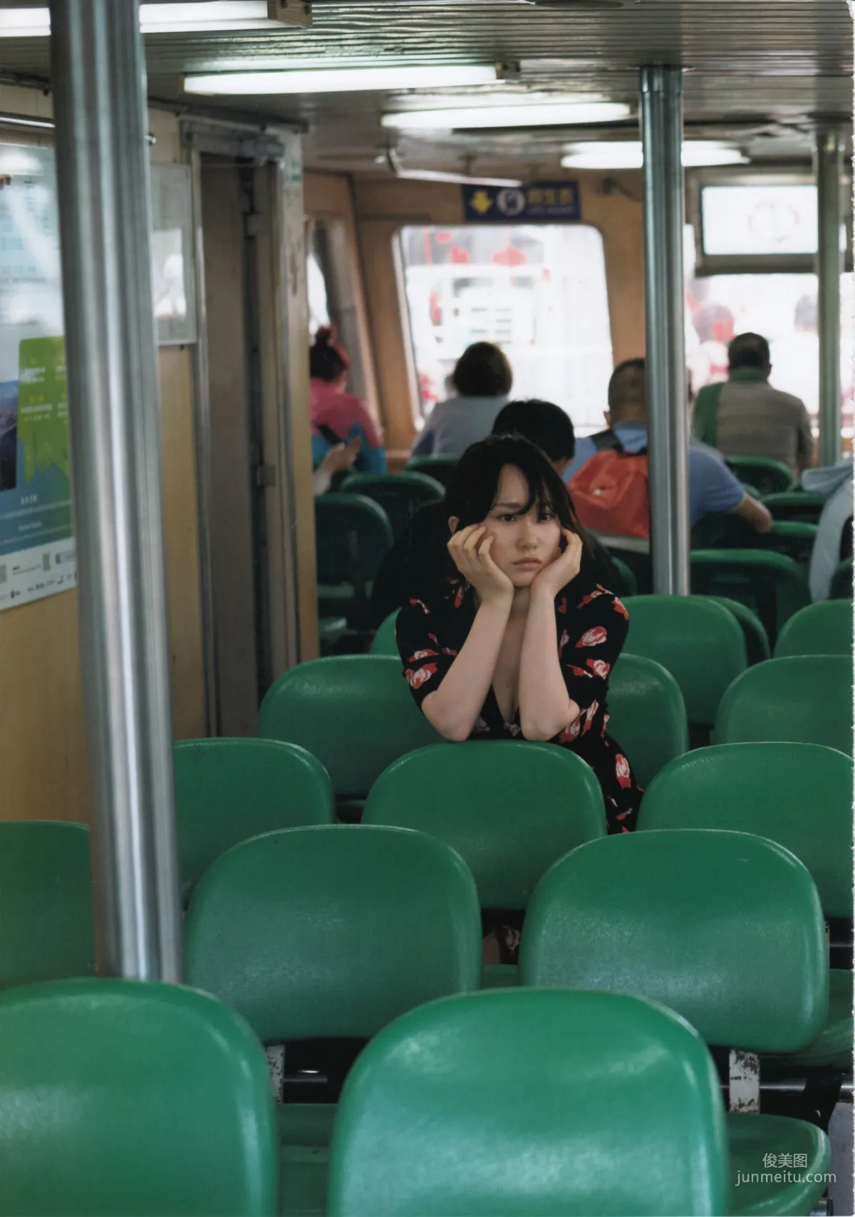 高橋朱里 《曖昧な自分》 写真集31