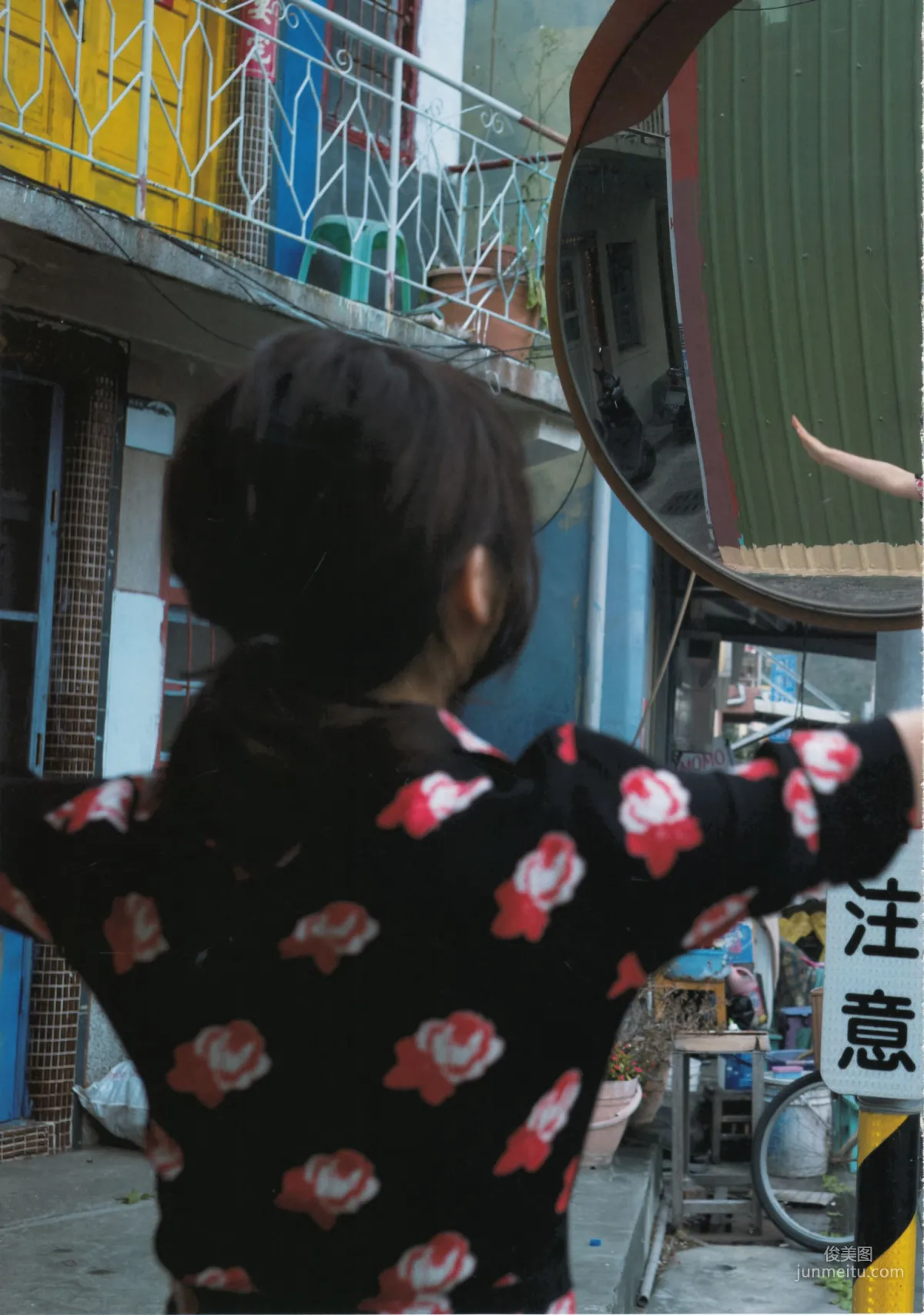 高橋朱里 《曖昧な自分》 写真集27