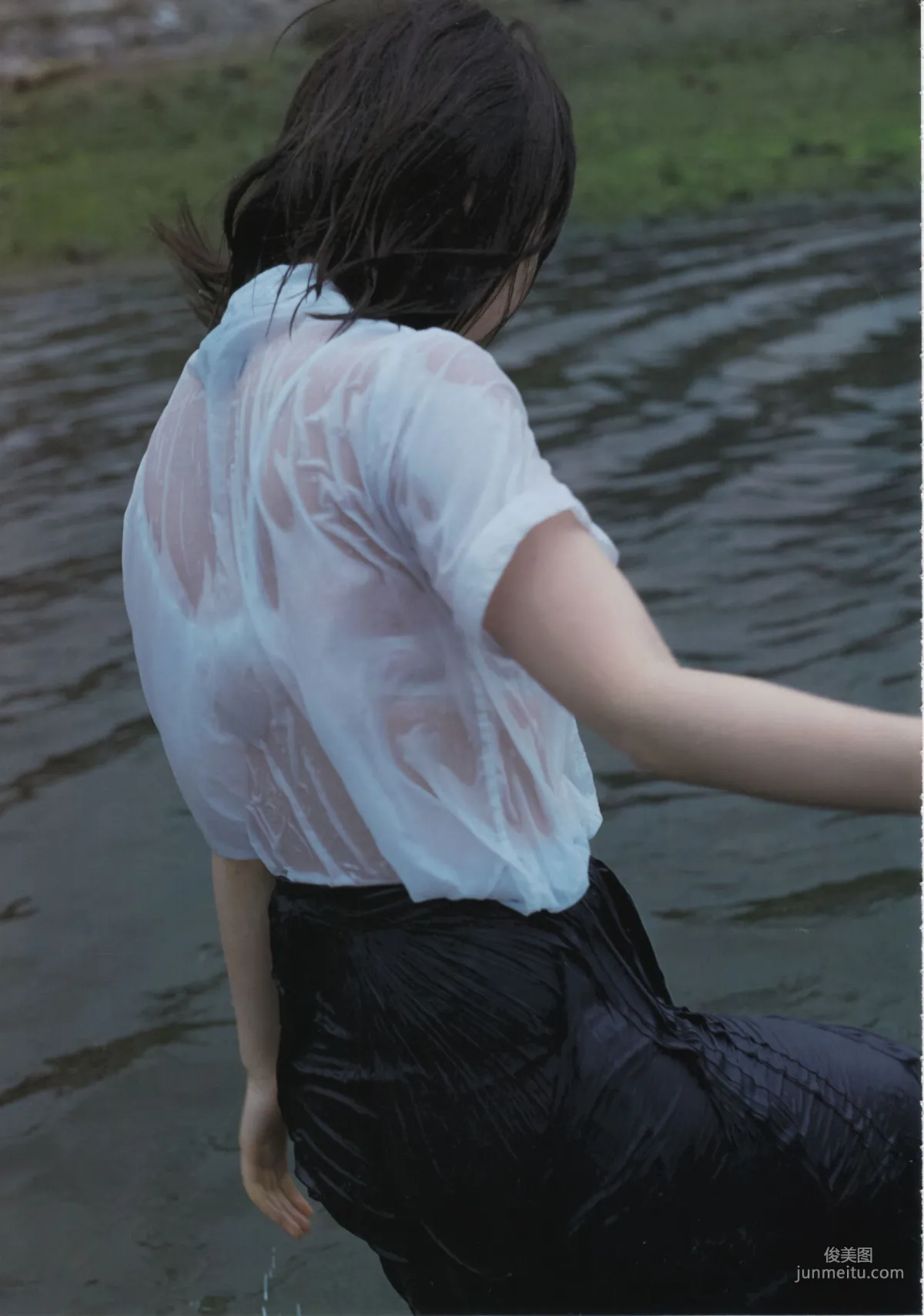 高橋朱里 《曖昧な自分》 写真集48