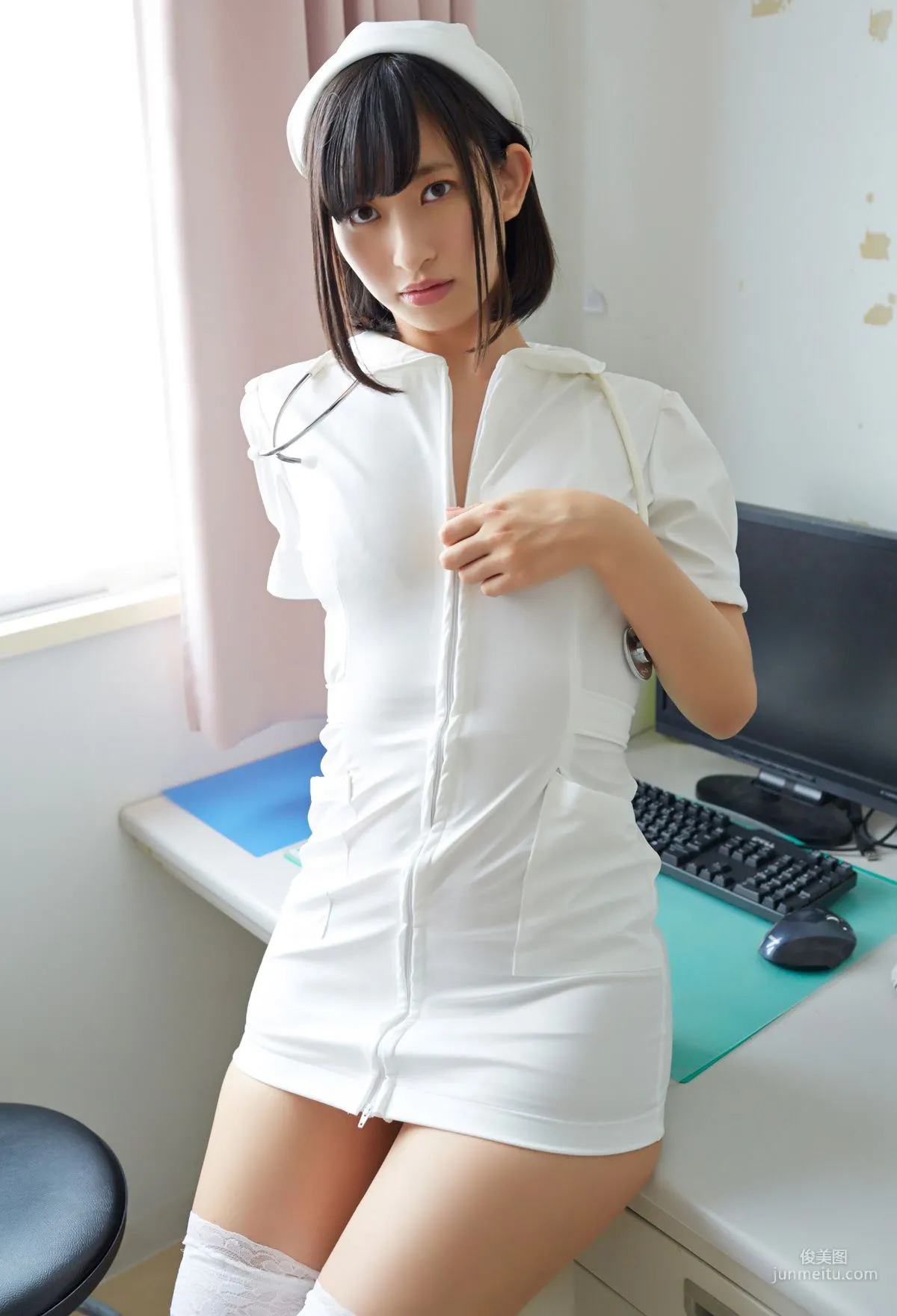 Yuka Kuramochi With Handwritten Signed Comment, Nurse With Too High Butt Pressure Photo Set photo 26