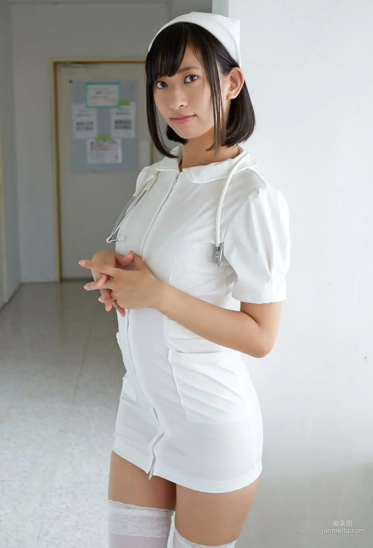 Yuka Kuramochi With Handwritten Signed Comment, Nurse With Too High Butt Pressure Photo Set photo 3