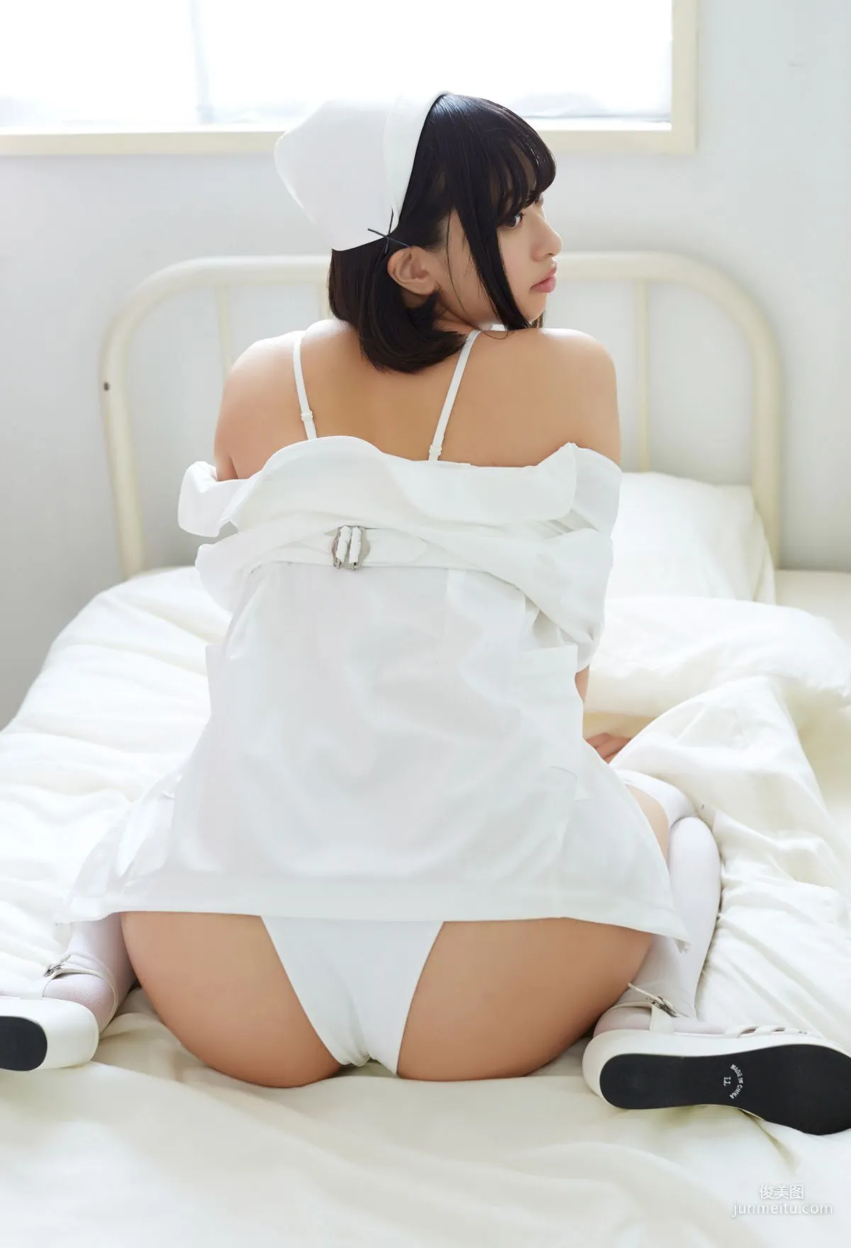 Yuka Kuramochi With Handwritten Signed Comment, Nurse With Too High Butt Pressure Photo Set photo 41