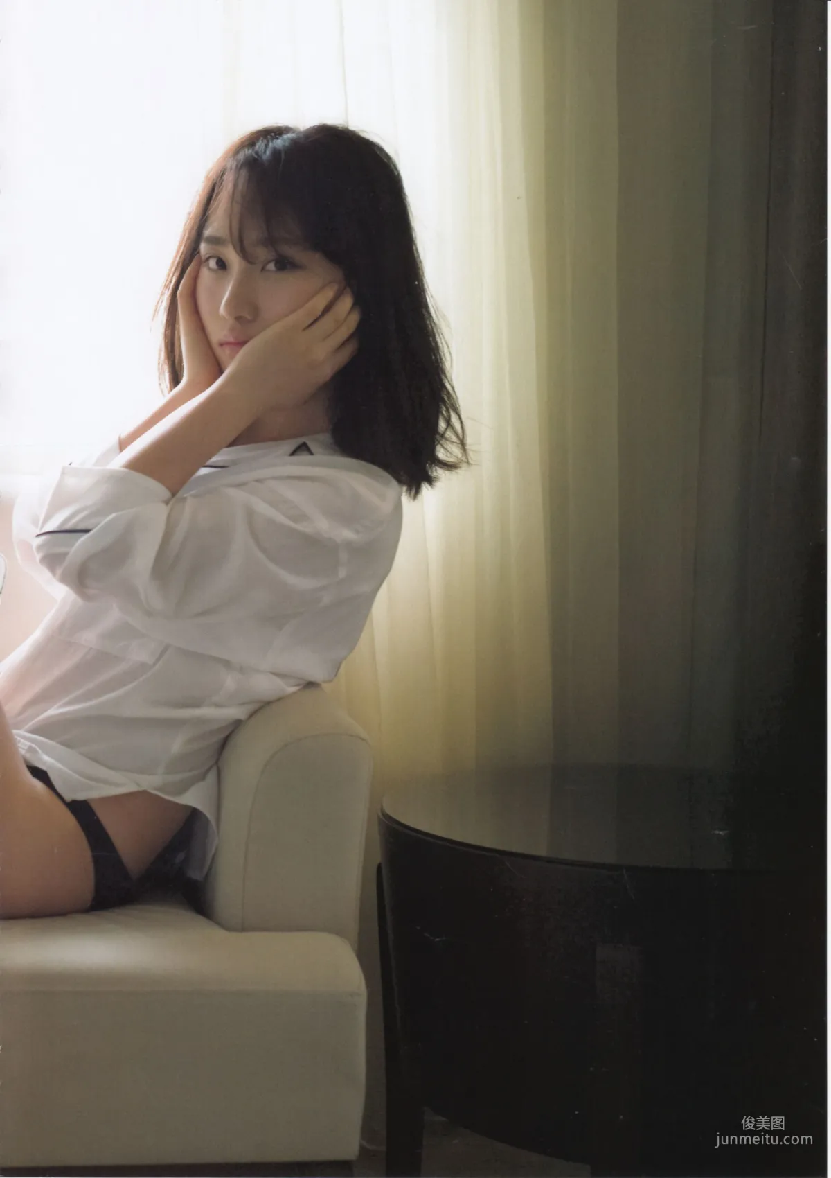 高橋朱里 《曖昧な自分》 写真集14