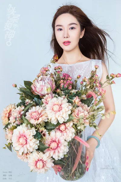 Yi Yang: TouTiao Goddess photo 9