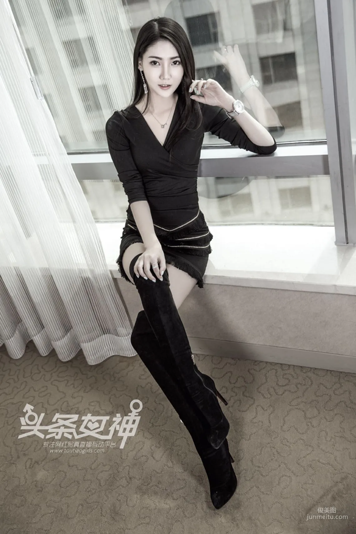 Jiaojiao Xiaopengyou 《My Long Legs!》 [TouTiao Goddess] Photo Set photo 16