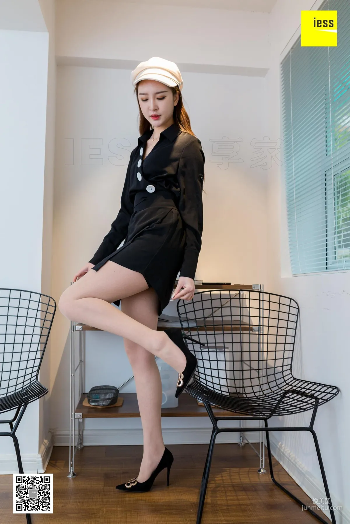 Leg Model Yun Zhi, Flats or High Heels [IESS] Beautiful Legs and Feet Photo Set photo 72