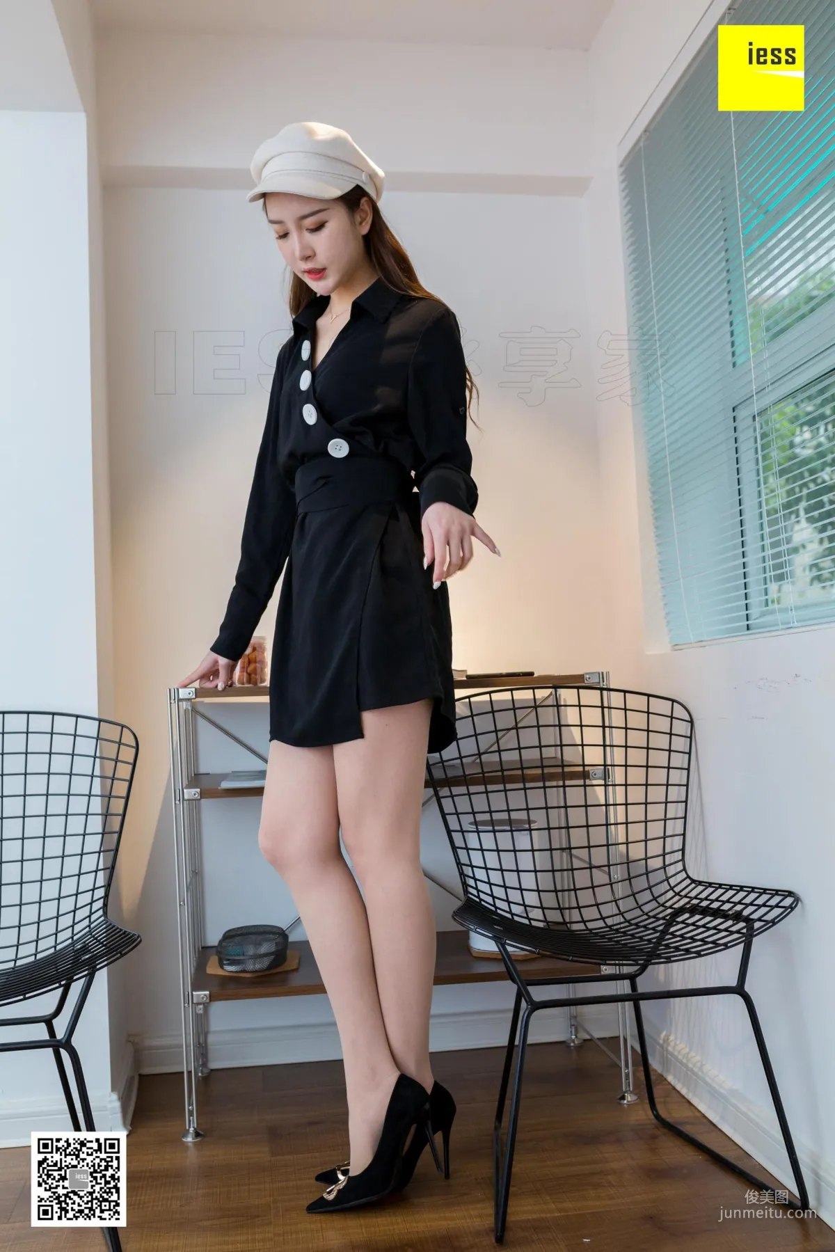Leg Model Yun Zhi, Flats or High Heels [IESS] Beautiful Legs and Feet Photo Set photo 76