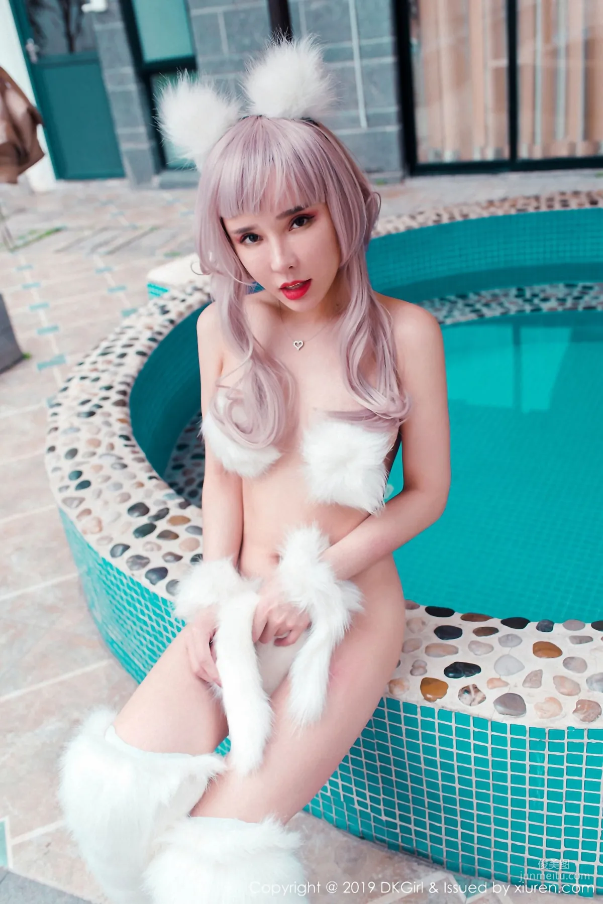 Ai Xiaoqing, Seductive White Fox Outdoor Shoot Series, Vacuum Performance [DKGirl] Vol.099 Photo Set photo 40