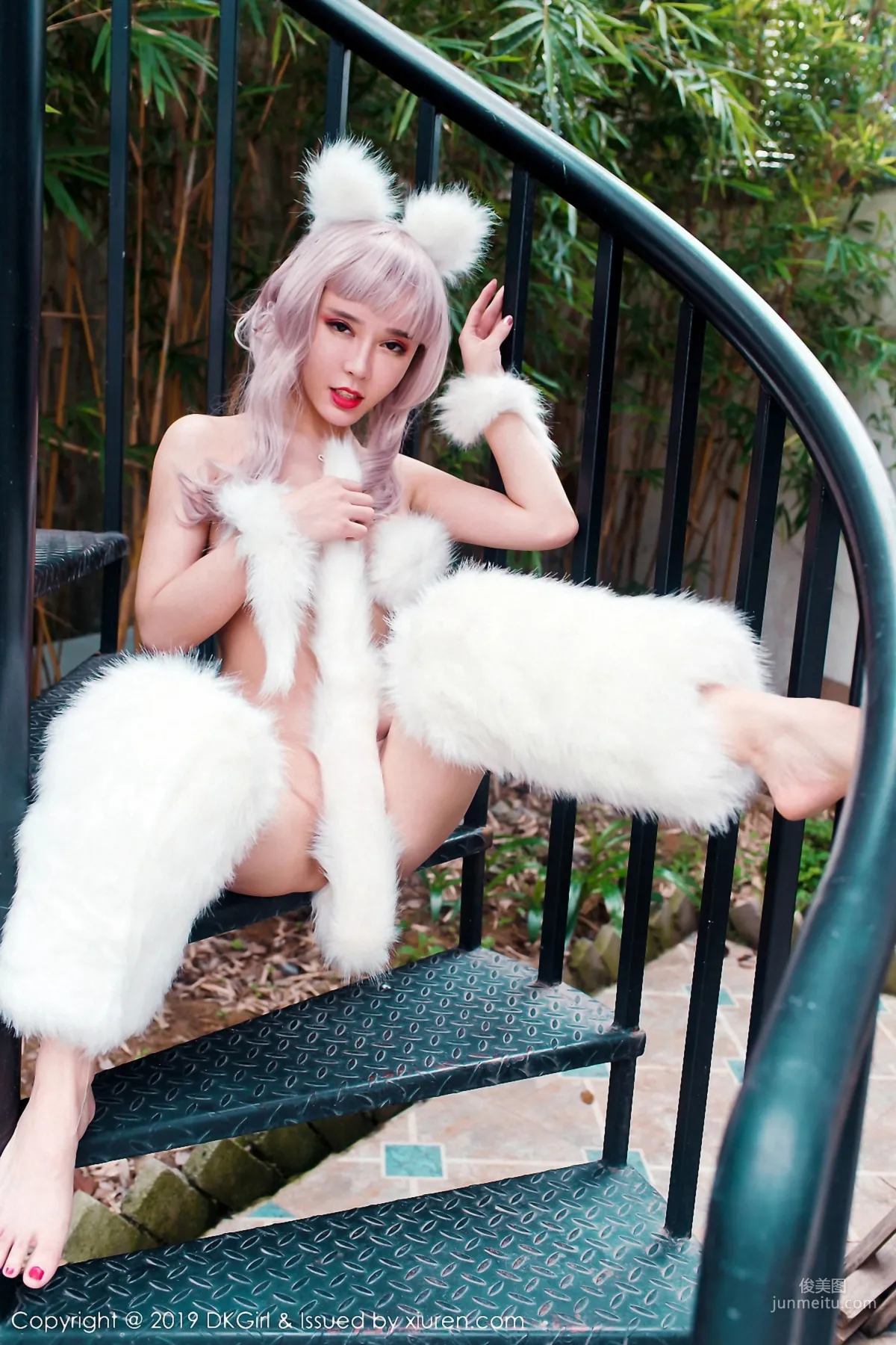 Ai Xiaoqing, Seductive White Fox Outdoor Shoot Series, Vacuum Performance [DKGirl] Vol.099 Photo Set photo 34