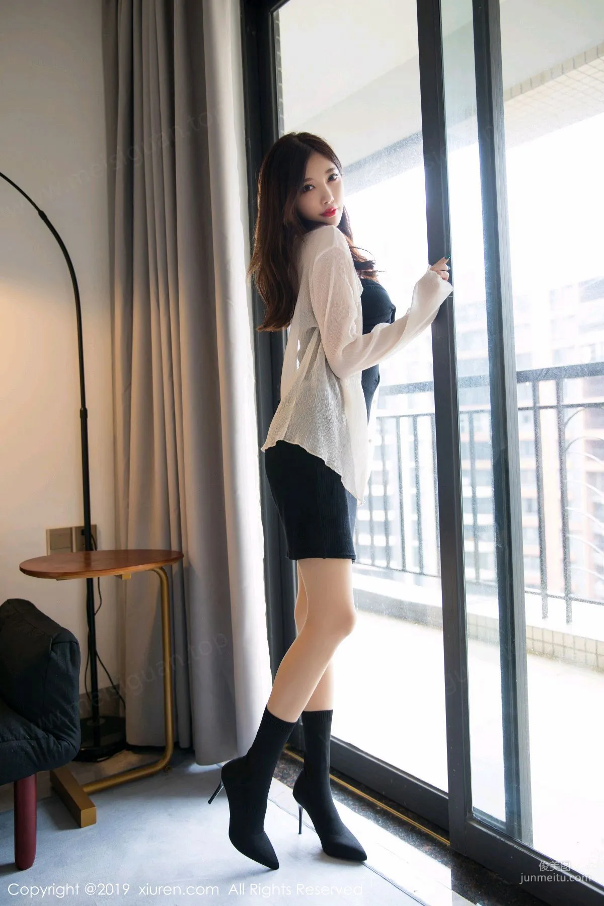 Yang Chenchen sugar《Stockings and Legs Series》 [XiuRen] No.1397 Photo Set photo 5