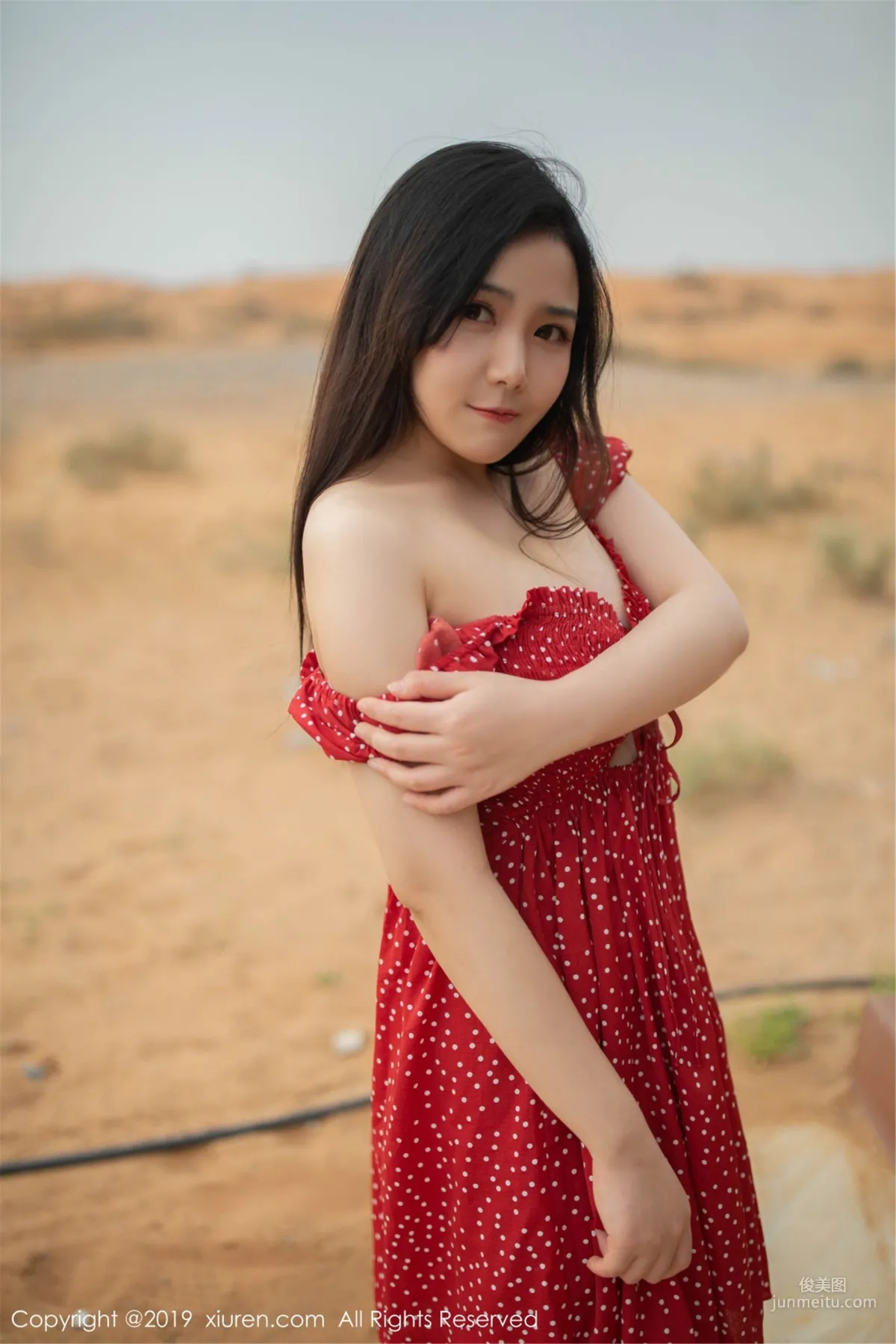 Xu Weiwei 'Desert, Pool, Beauty, Full of Color, Fragrance and Taste!' [XiuRen] No.1388 Photo Set photo 16