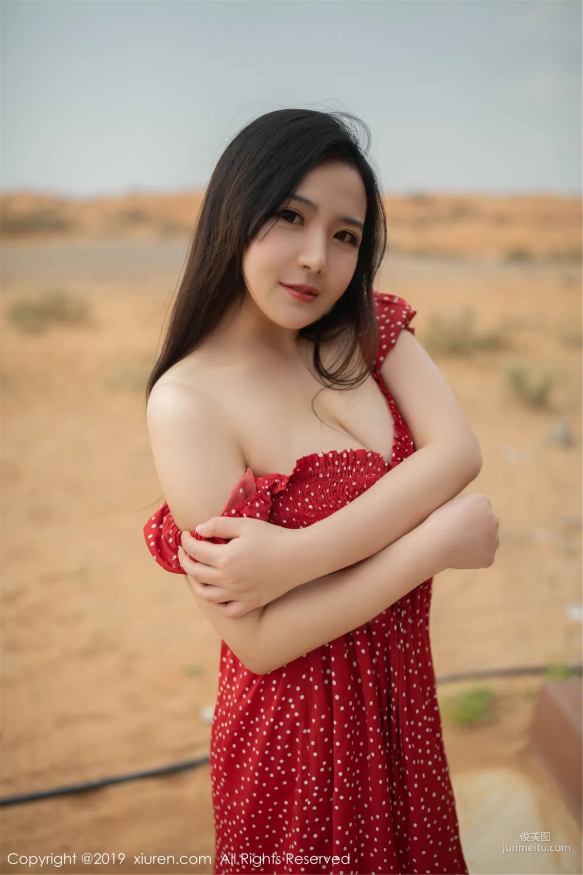 Xu Weiwei 'Desert, Pool, Beauty, Full of Color, Fragrance and Taste!' [XiuRen] No.1388 Photo Set photo 15