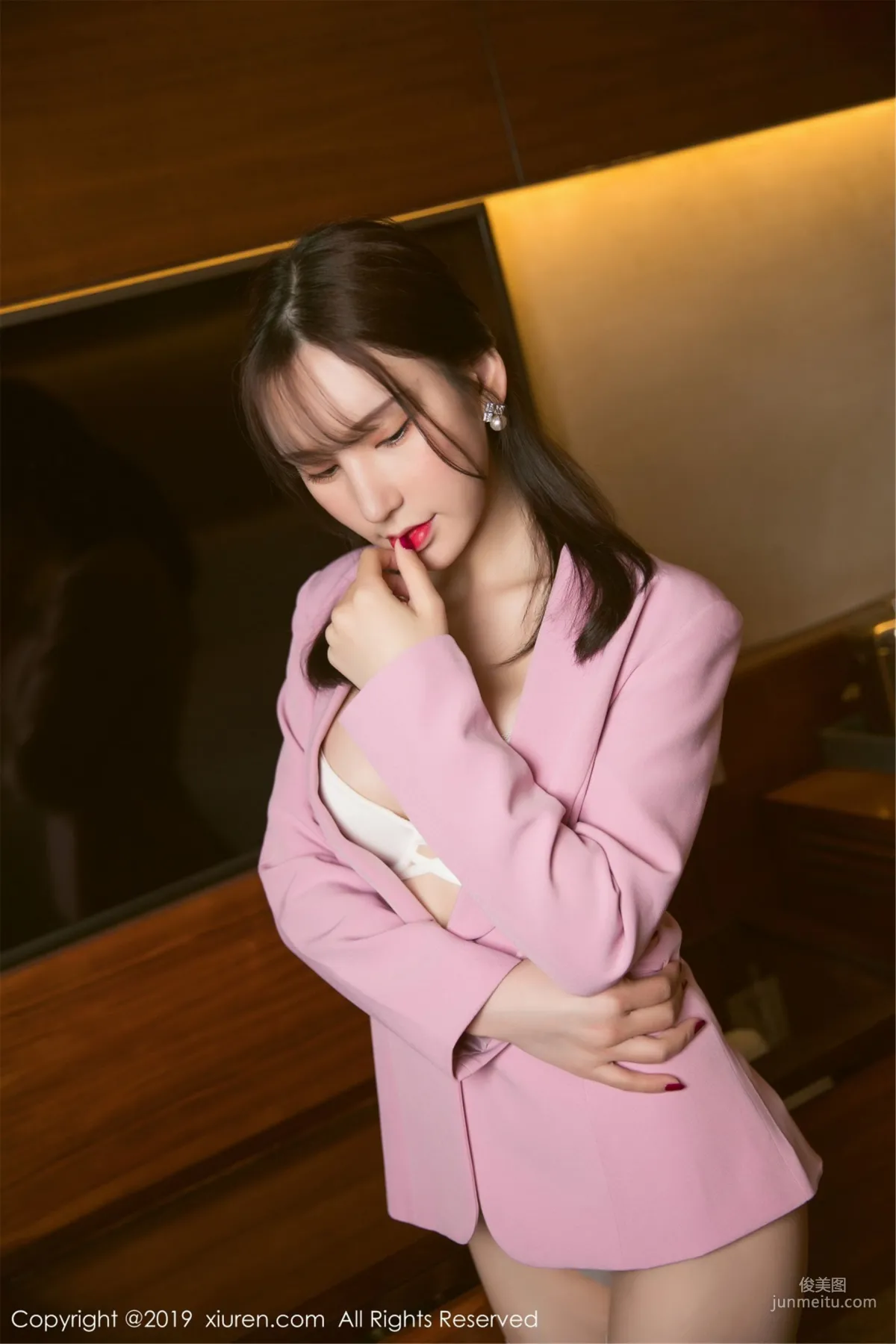 Zhou Yuxi Sandy Sexy Pink OL Outfit + White Stockings [XiuRen] No.1391 Photo Set photo 29