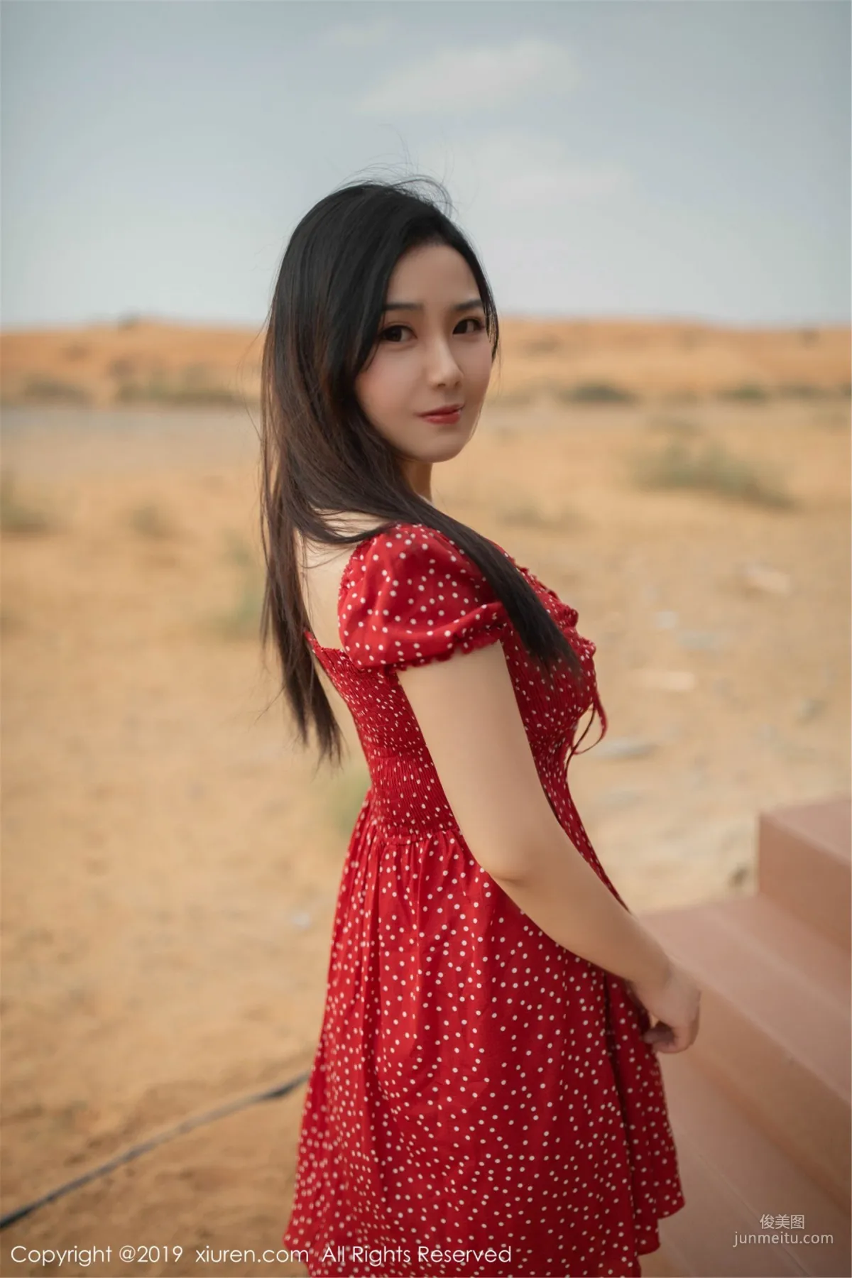 Xu Weiwei 'Desert, Pool, Beauty, Full of Color, Fragrance and Taste!' [XiuRen] No.1388 Photo Set photo 14