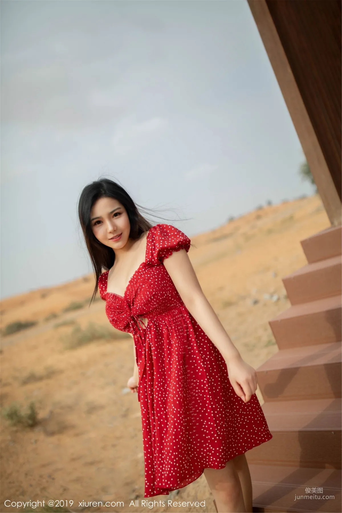 Xu Weiwei 'Desert, Pool, Beauty, Full of Color, Fragrance and Taste!' [XiuRen] No.1388 Photo Set photo 13