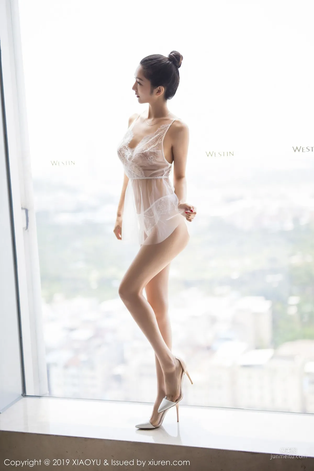 Angela Likes Cats The Charming Tenderness of Qipao and Black Stockings [XIAOYU] Vol.034 Photo Set photo 13