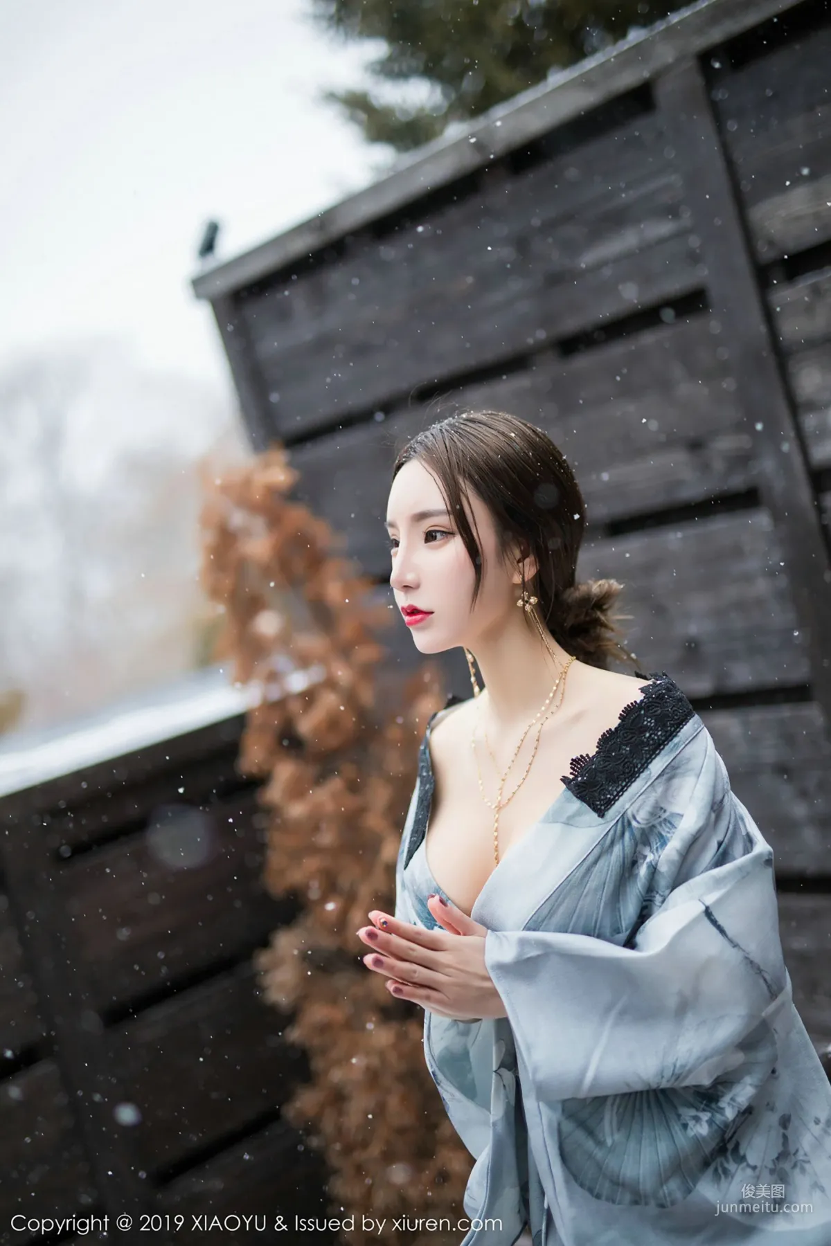 Zhou Yuxi Sandy, A Beauty in the Snow [XIAOYU] Vol.007 Photo Set photo 34