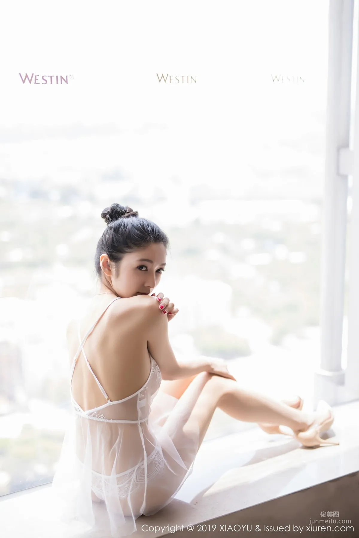 Angela Likes Cats The Charming Tenderness of Qipao and Black Stockings [XIAOYU] Vol.034 Photo Set photo 37