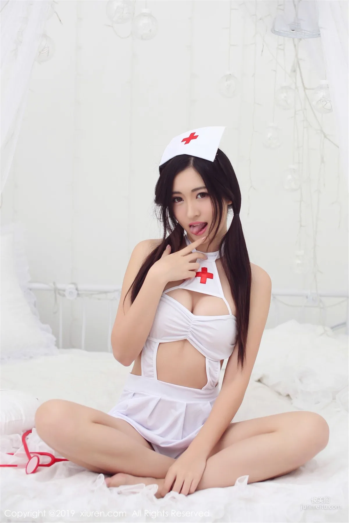 Shen Mengyao Cute Nurse + Bodysuit with Black Stockings [XiuRen] No.1390 Photo Set photo 4