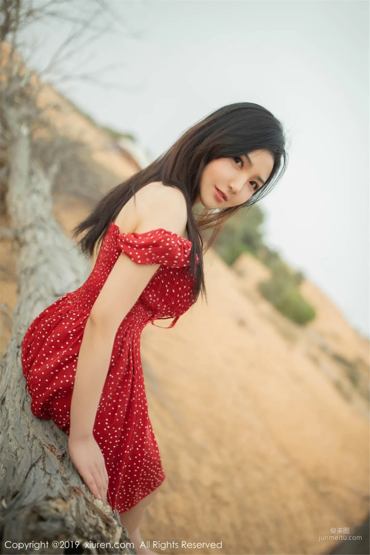 Xu Weiwei 'Desert, Pool, Beauty, Full of Color, Fragrance and Taste!' [XiuRen] No.1388 Photo Set photo 23