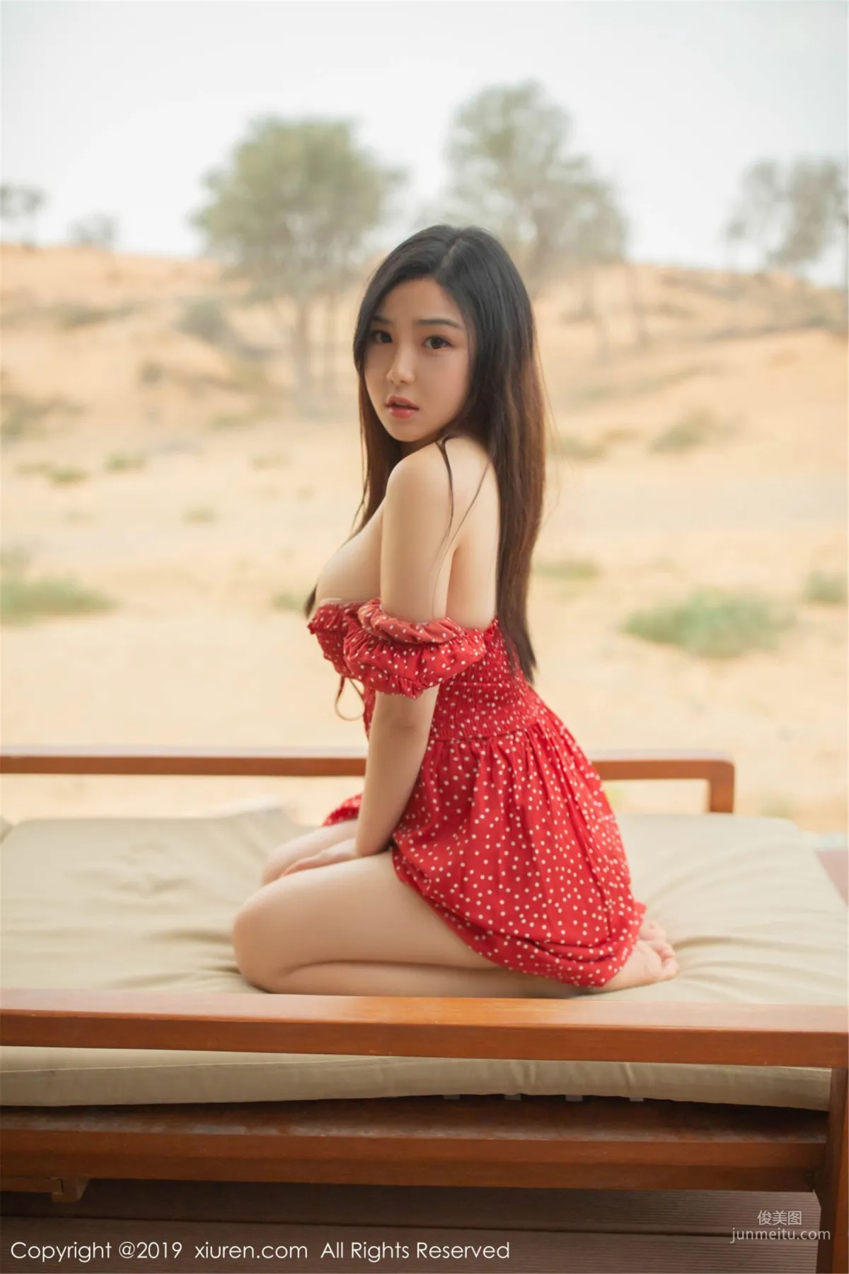 Xu Weiwei 'Desert, Pool, Beauty, Full of Color, Fragrance and Taste!' [XiuRen] No.1388 Photo Set photo 28