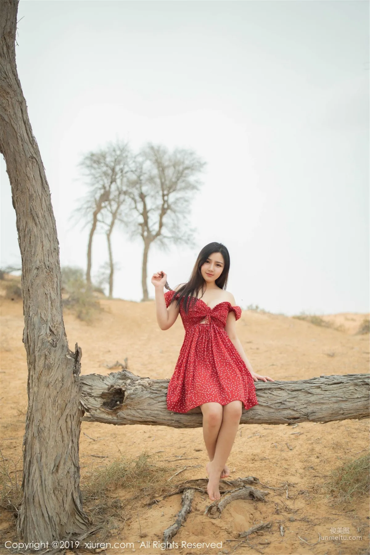 Xu Weiwei 'Desert, Pool, Beauty, Full of Color, Fragrance and Taste!' [XiuRen] No.1388 Photo Set photo 21