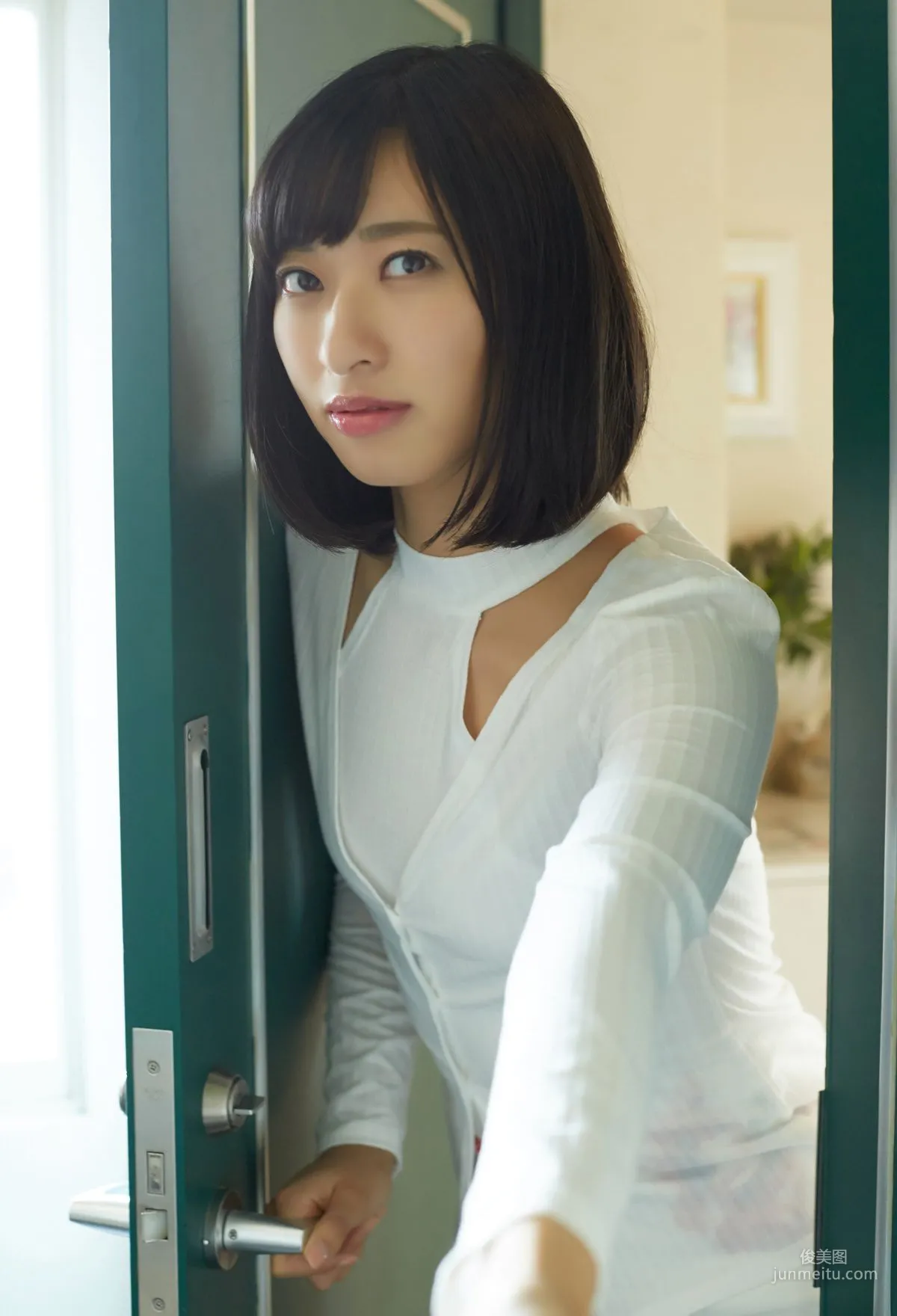 倉持由香《昼下がりの尻職人》写真集5