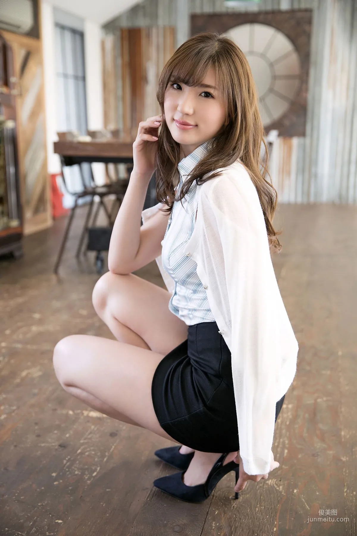 松嶋えいみ 《先輩がご褒美なら残業も悪くない》写真集4