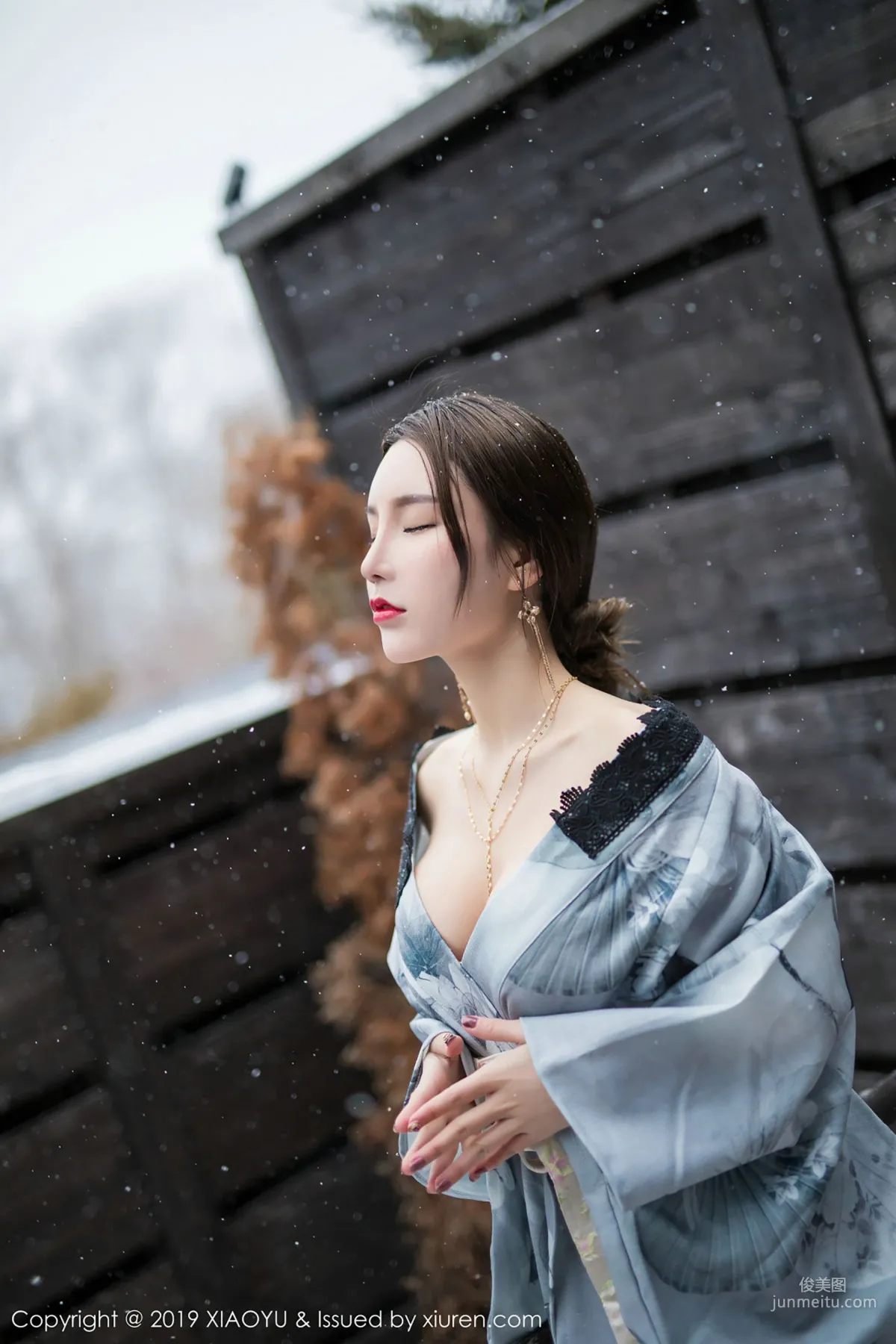 Zhou Yuxi Sandy, A Beauty in the Snow [XIAOYU] Vol.007 Photo Set photo 35