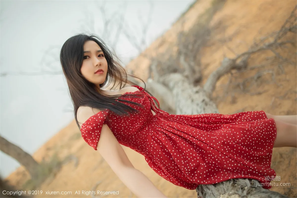 Xu Weiwei 'Desert, Pool, Beauty, Full of Color, Fragrance and Taste!' [XiuRen] No.1388 Photo Set photo 22