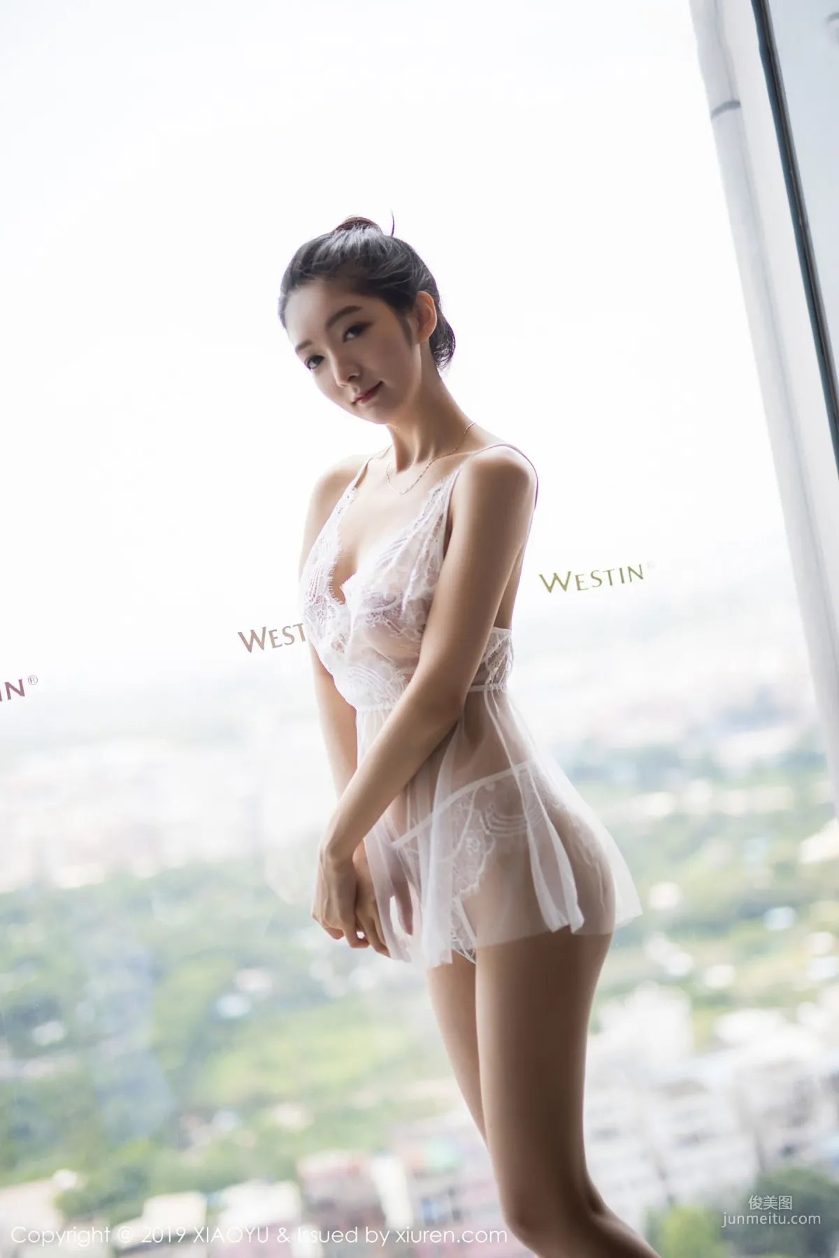 Angela Likes Cats The Charming Tenderness of Qipao and Black Stockings [XIAOYU] Vol.034 Photo Set photo 18